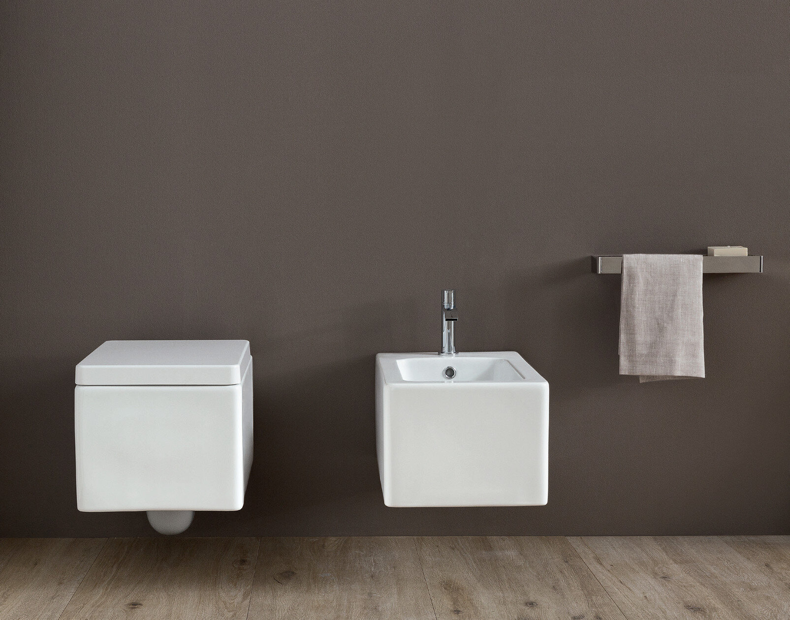2b_cool-wall-hung-toilet-nic-design-300827-rel282bf5f8.jpeg
