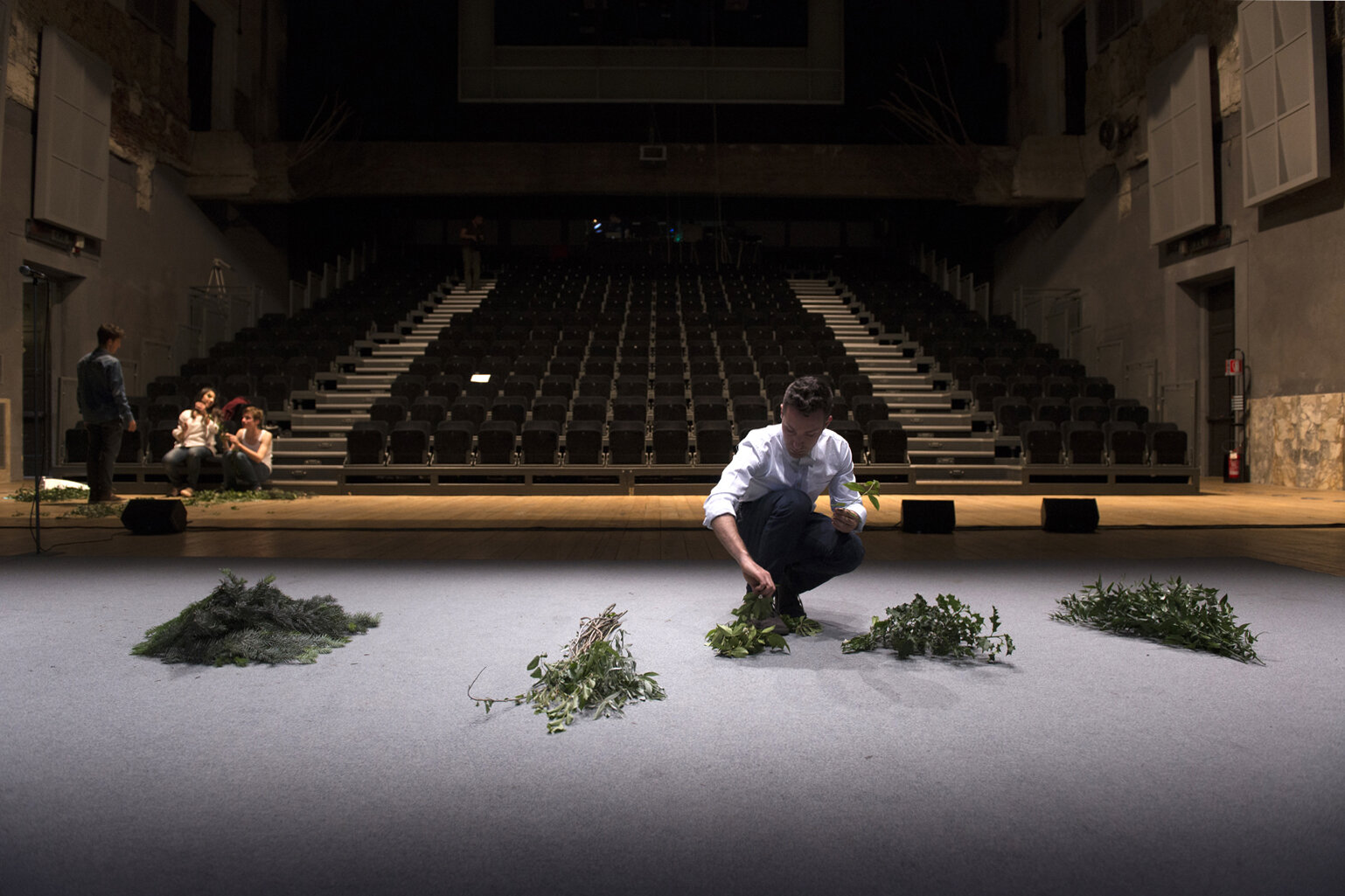 Premio “Jurislav Korenić” al Festival MESS a Simone Derai come miglior giovane regista per L.I. (2012) / "Jurislav Korenić“ prize to Simone Derai as Best young director at the MESS Festival (2013)