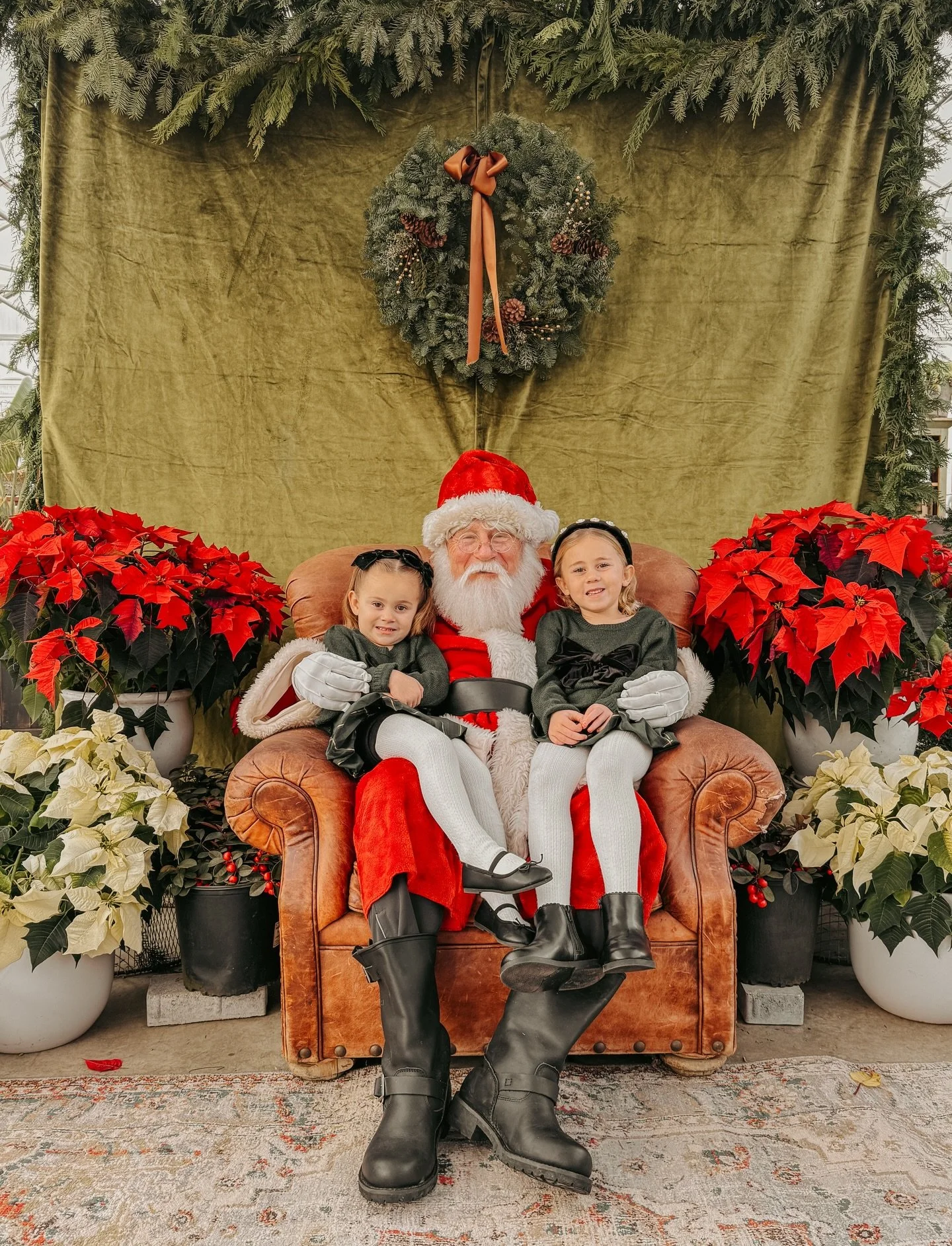 Look who came to visit us! Santa photos are all booked this weekend, but we added another day for photos on Dec. 14. Visit our site to book! 🎅