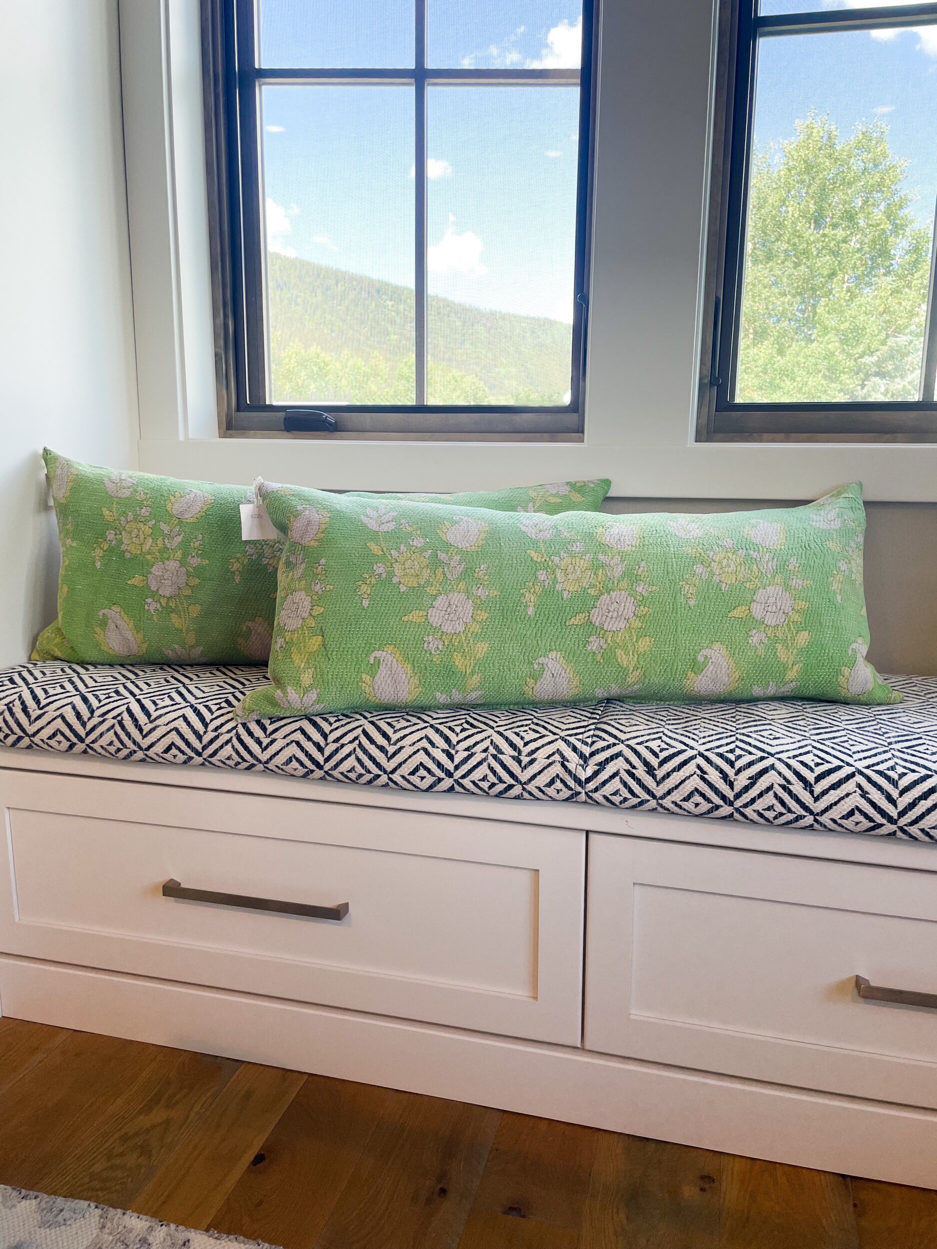 0E51C6C1-C172-4C15-9B9D-D4B9125E47E4