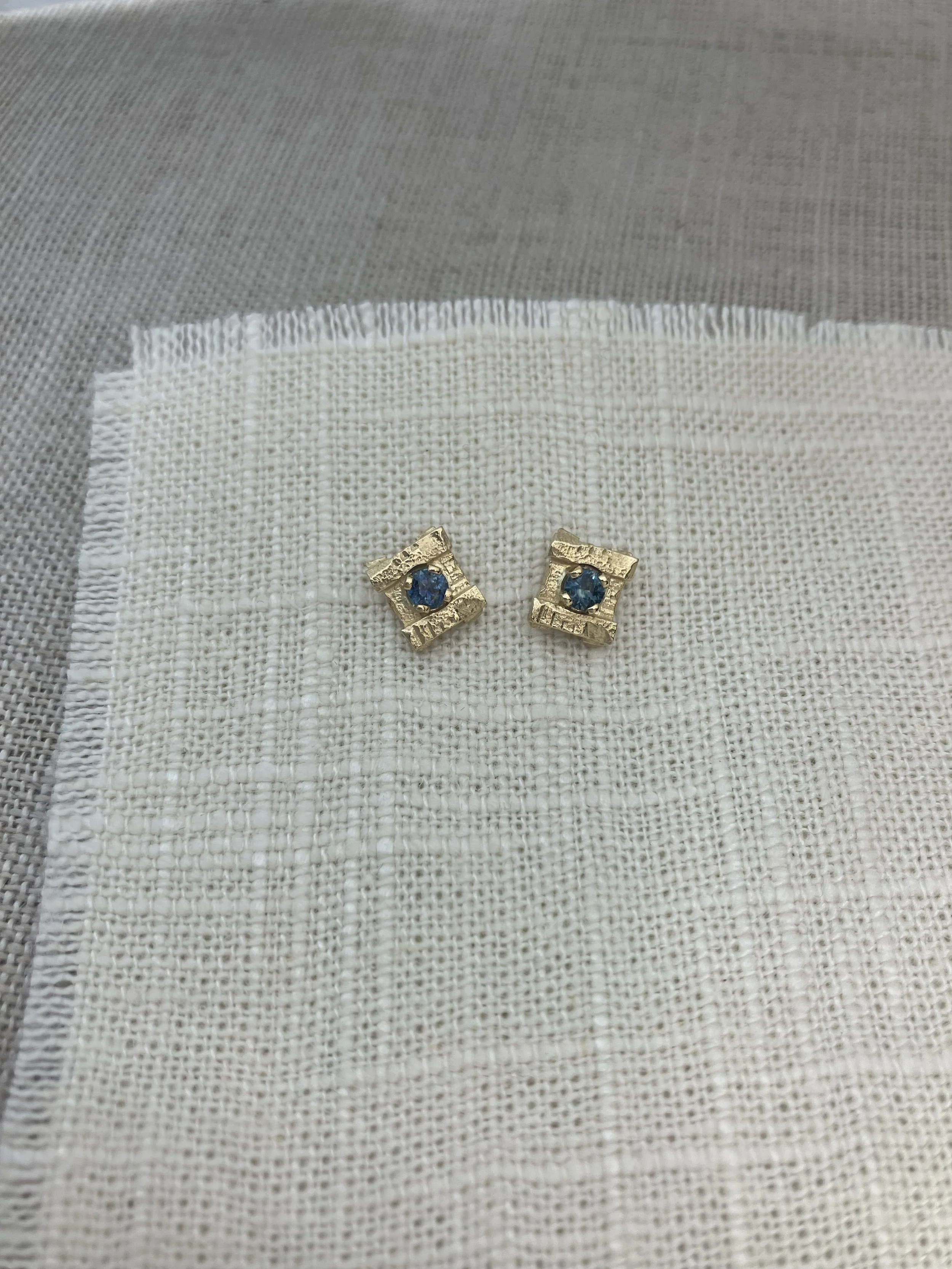 Montana Sapphire Cribstone