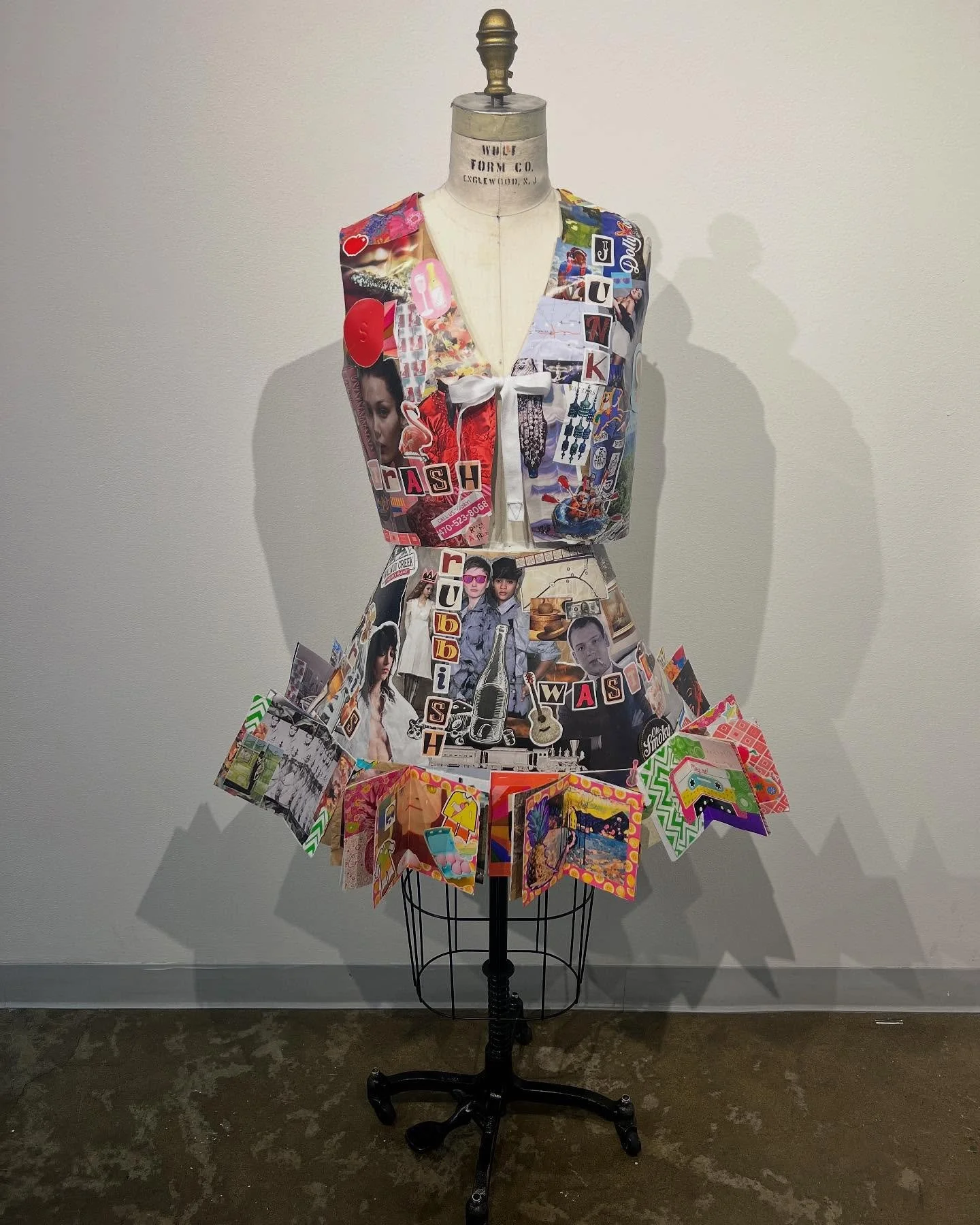 Trash &bull; Junk &bull; Garbage &bull; Scraps &bull; Rubbish &bull; Waste &bull; Litter &bull; Debris 
I present the Junk Dress - a combination of 2 of my favorite things: fashion design &amp; junk journaling. Made entirely out of paper (no fabric!)