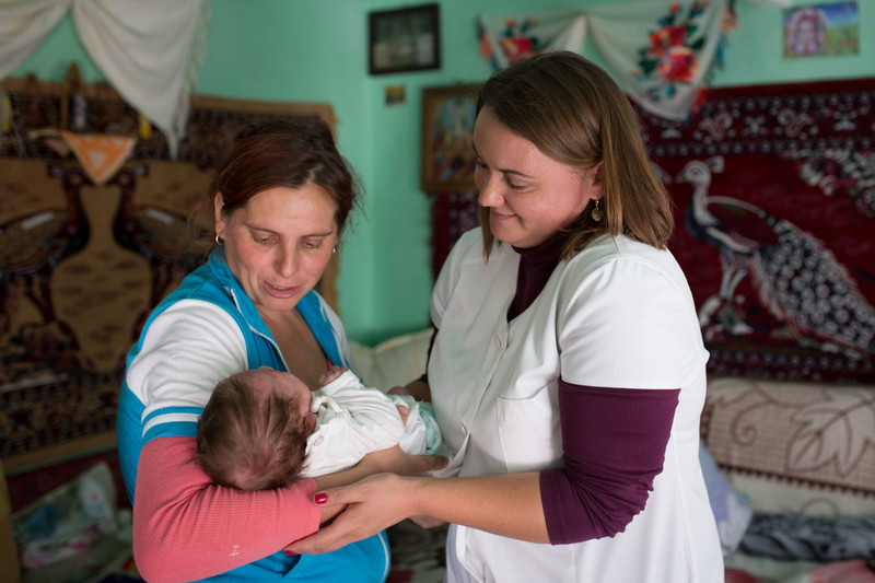  Little Mariu-Constantin was born 5 weeks ago weighing only 2.6kg. Ionela and Cristina examine and weigh the baby and are happy to tell the mother, Elena Prodan, that Mariu-Constantin is making good progress, as he has gained 1 kg. The community nurs