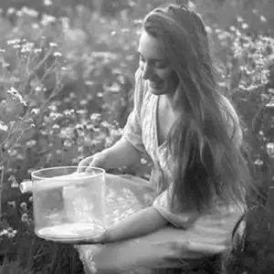  "Since I experienced Life Activation my life really fell into place... and Empower thyself gave me the tools that help me feel confident, held and supported. I feel much stronger. Tanmaya is graceful and enlightening to be around"   Paris Ackrill ab