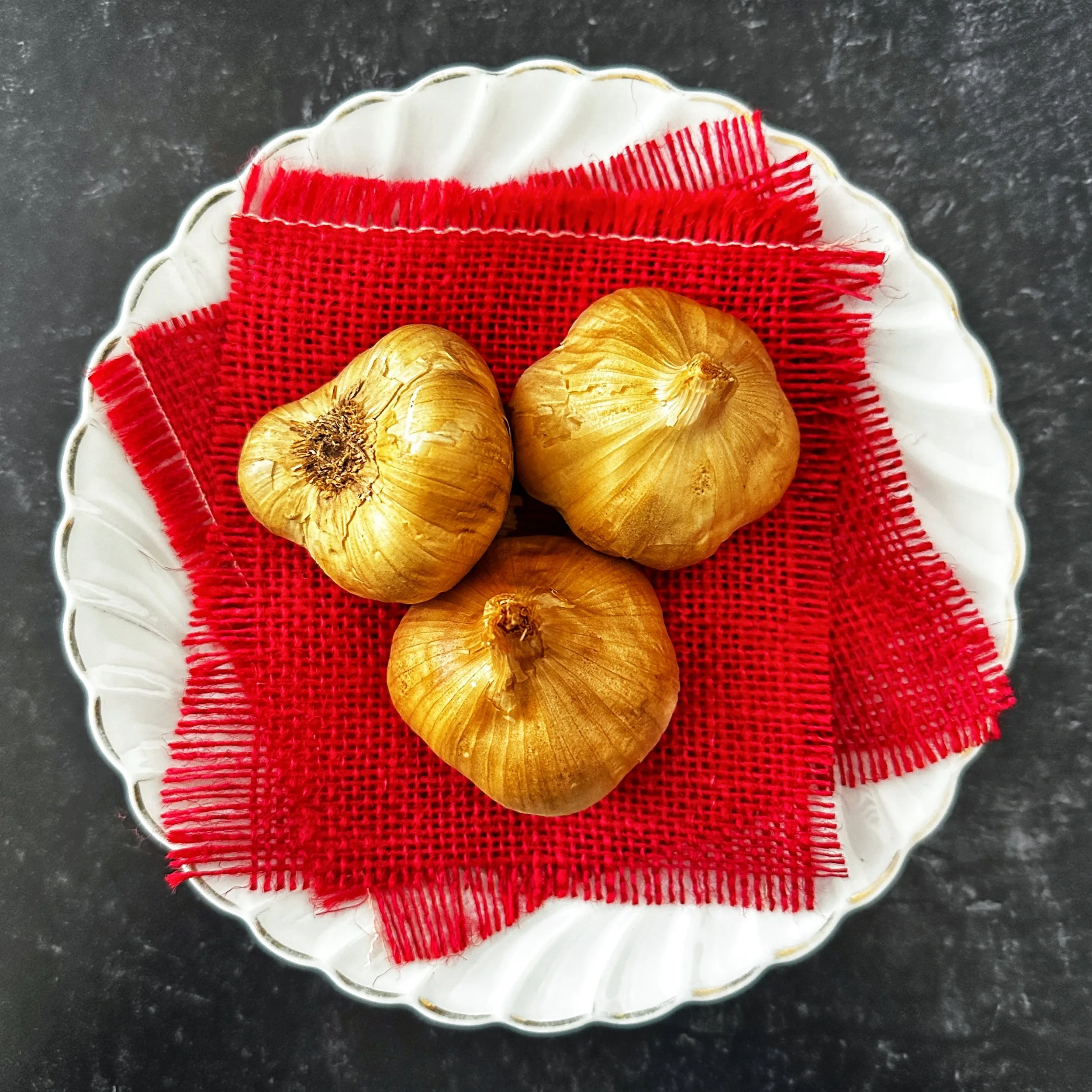 Cherry Wood Smoked Garlic (2 bulbs)