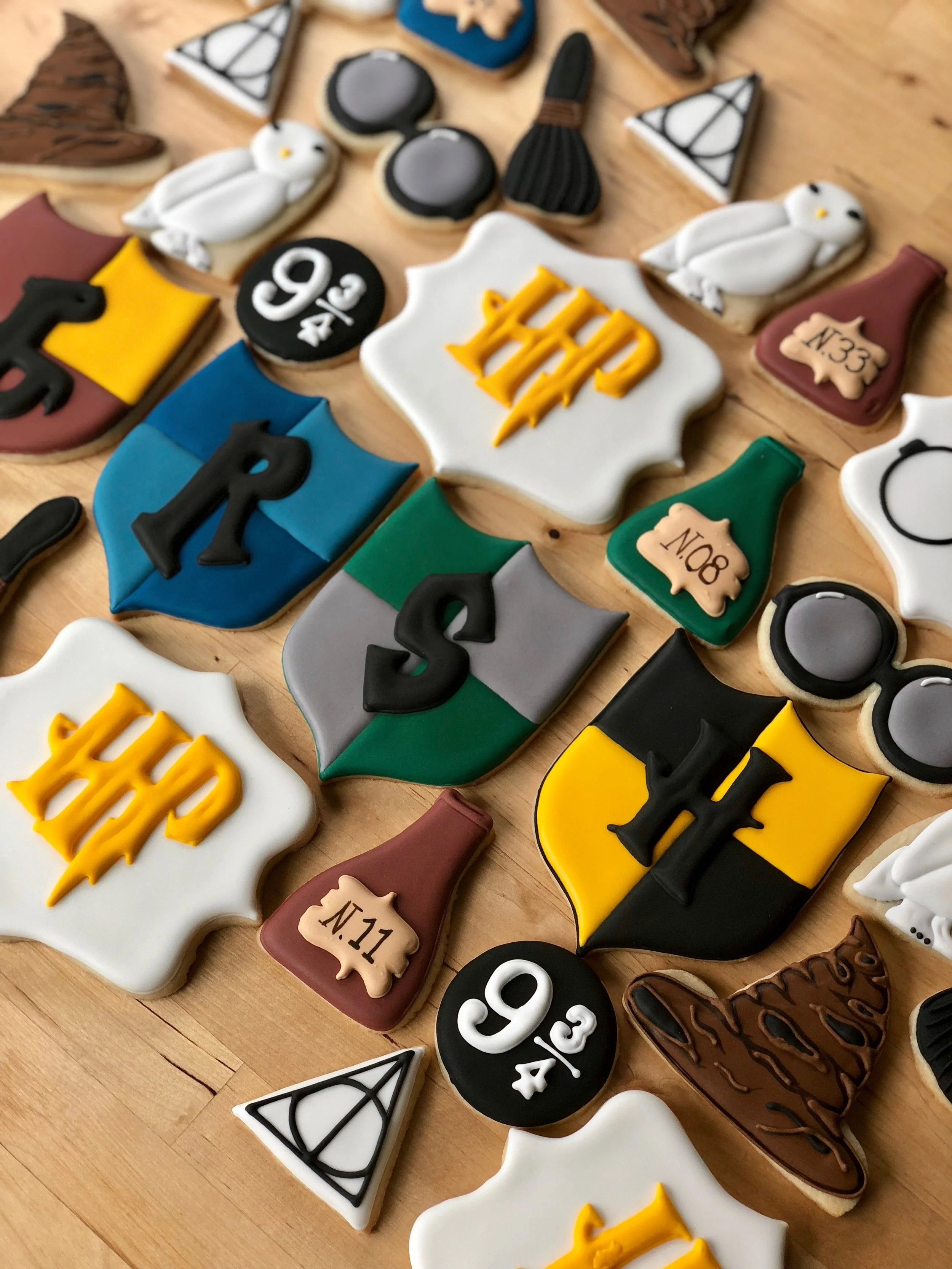 donetoatee custom harry potter cookies.jpeg