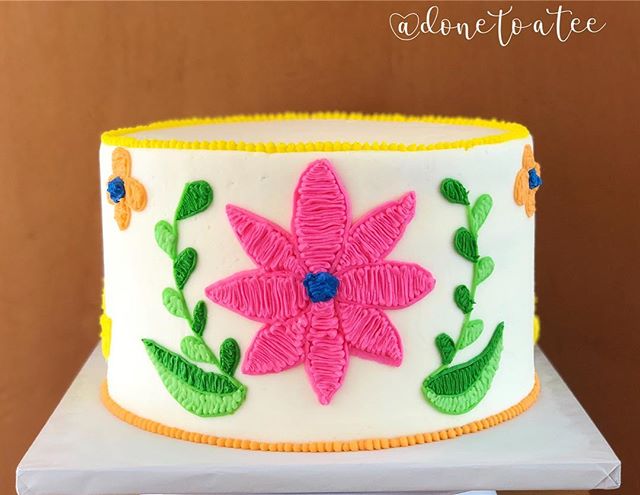 Ending the weekend with one of my favs! Hope you all had an AMAZING CINCO!!! 🌸🌸🌸
.
.
#fiesta 
#fiestacake #baker #embroiderycake #pacificbeach #feedfeed  #cake  #fiestababyshower  #colorful #handmade  #sandiego #sandiegocakes #flowers  #babyshower