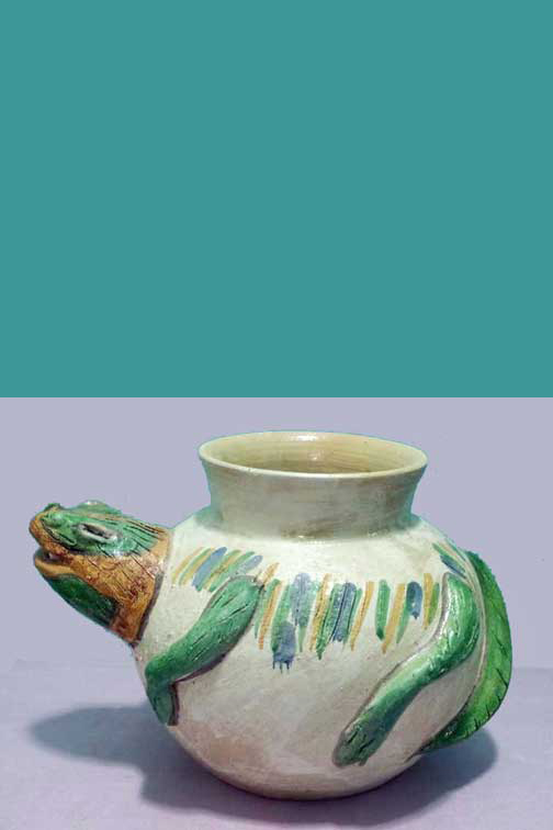 Dolores Porras lizard pot, View 1