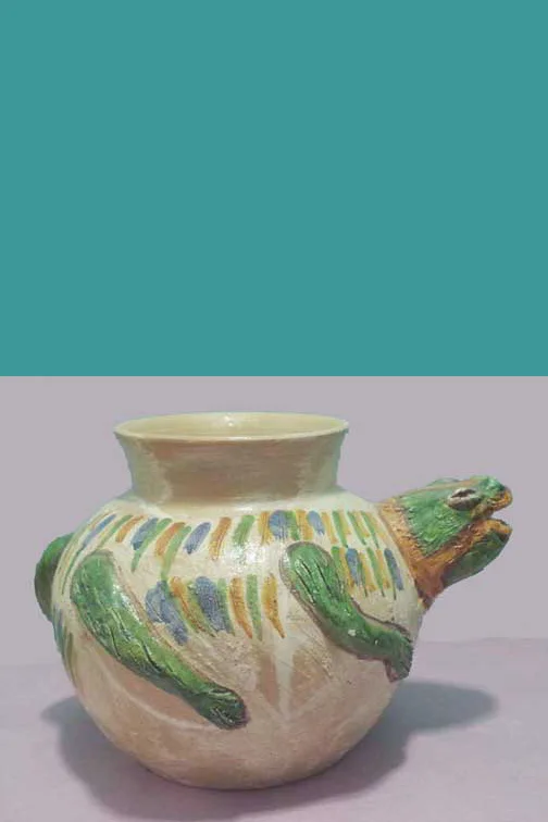 Dolores Porras lizard pot, View 3
