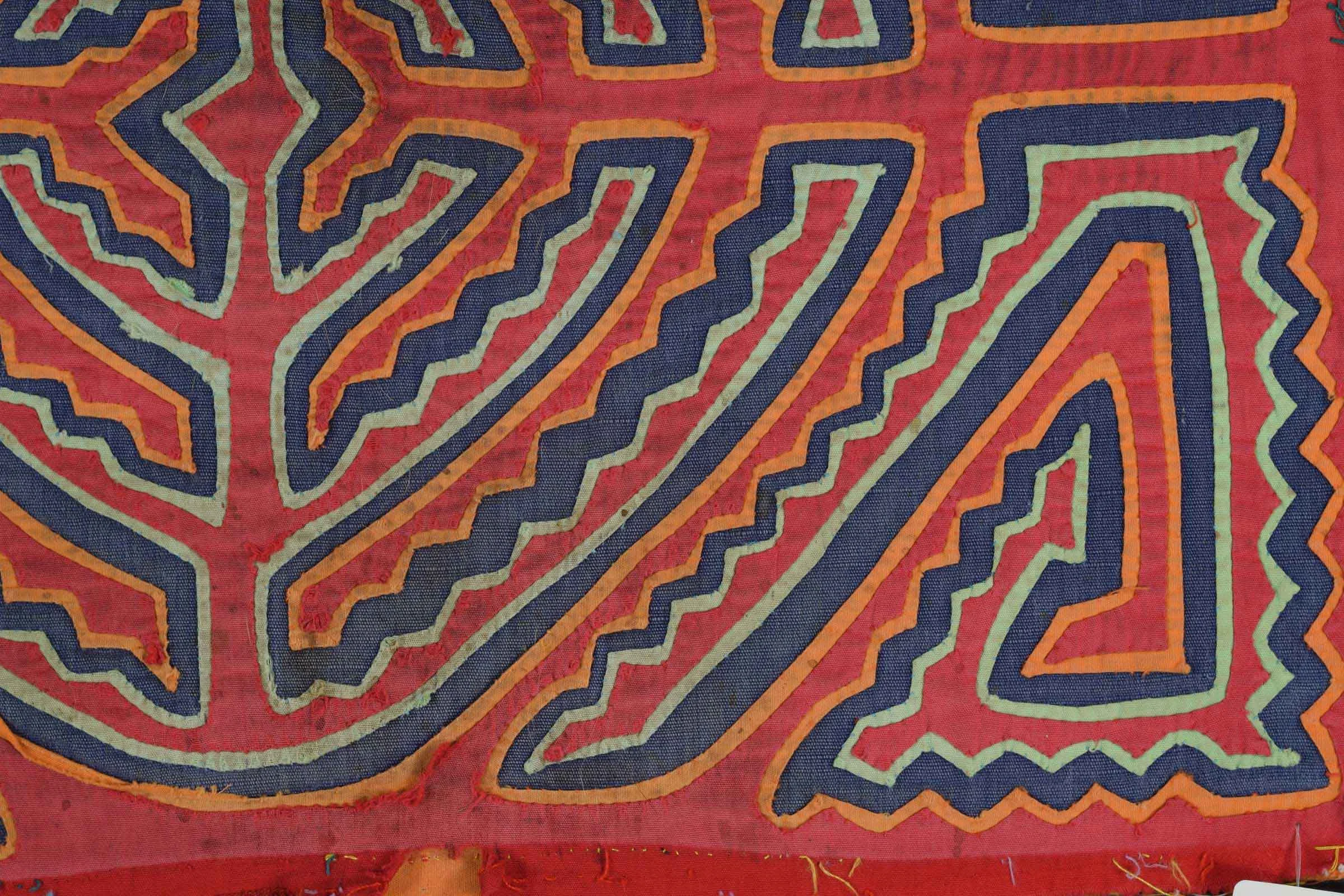 Concentric circles mola, view 4