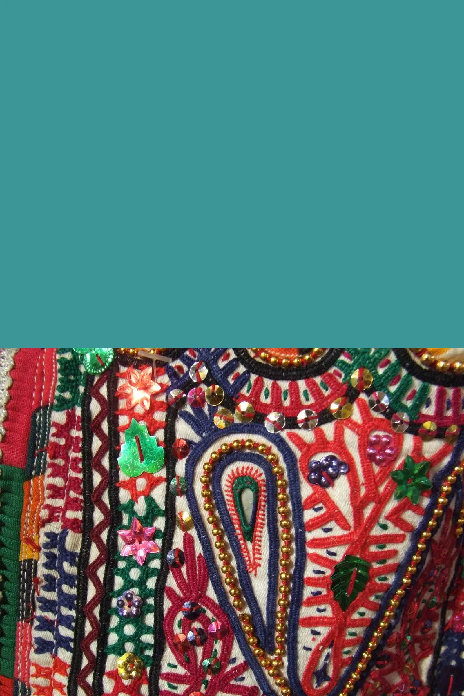 Vintage embroidered Indian bag, view 4