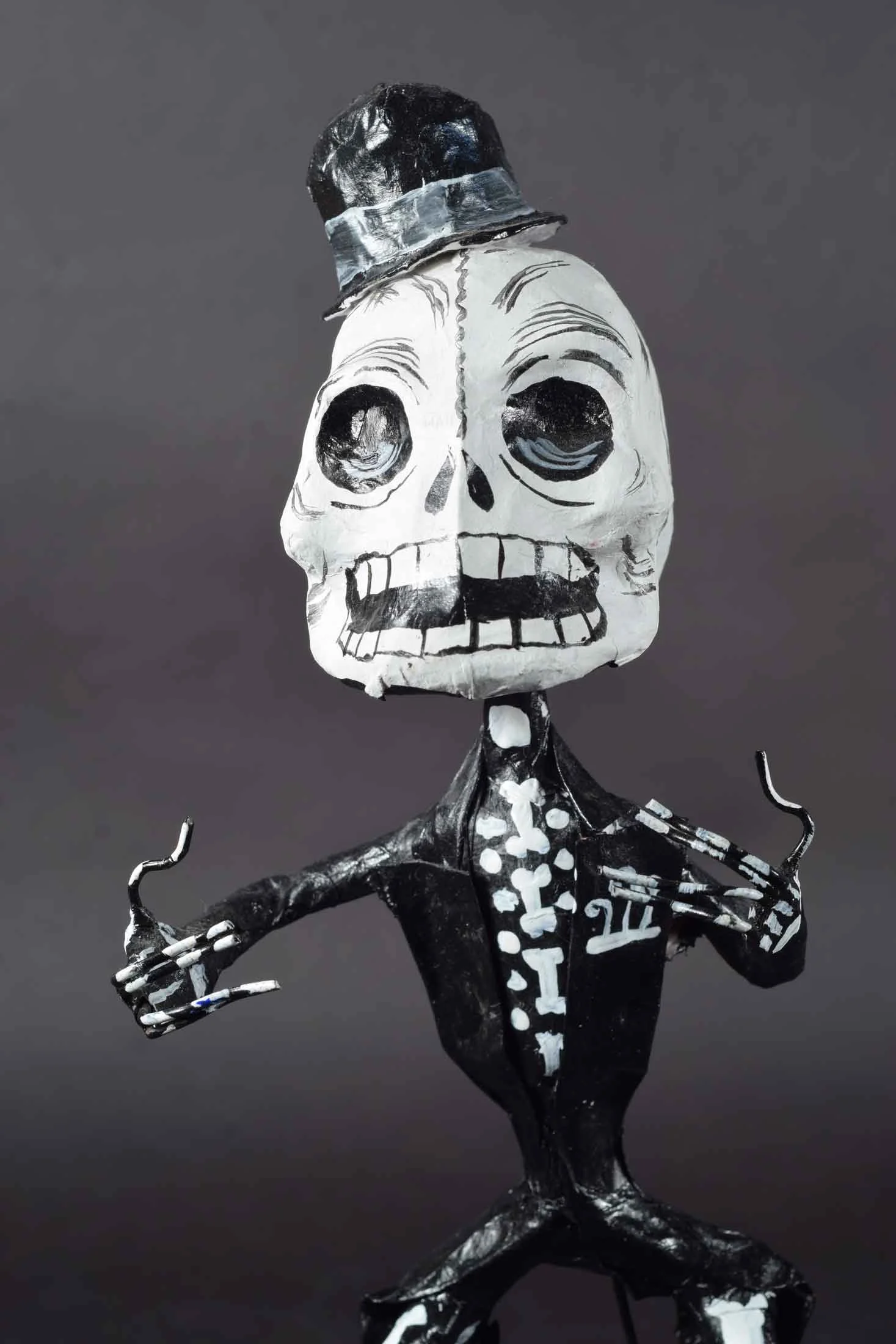 Gentleman skeleton, View 1