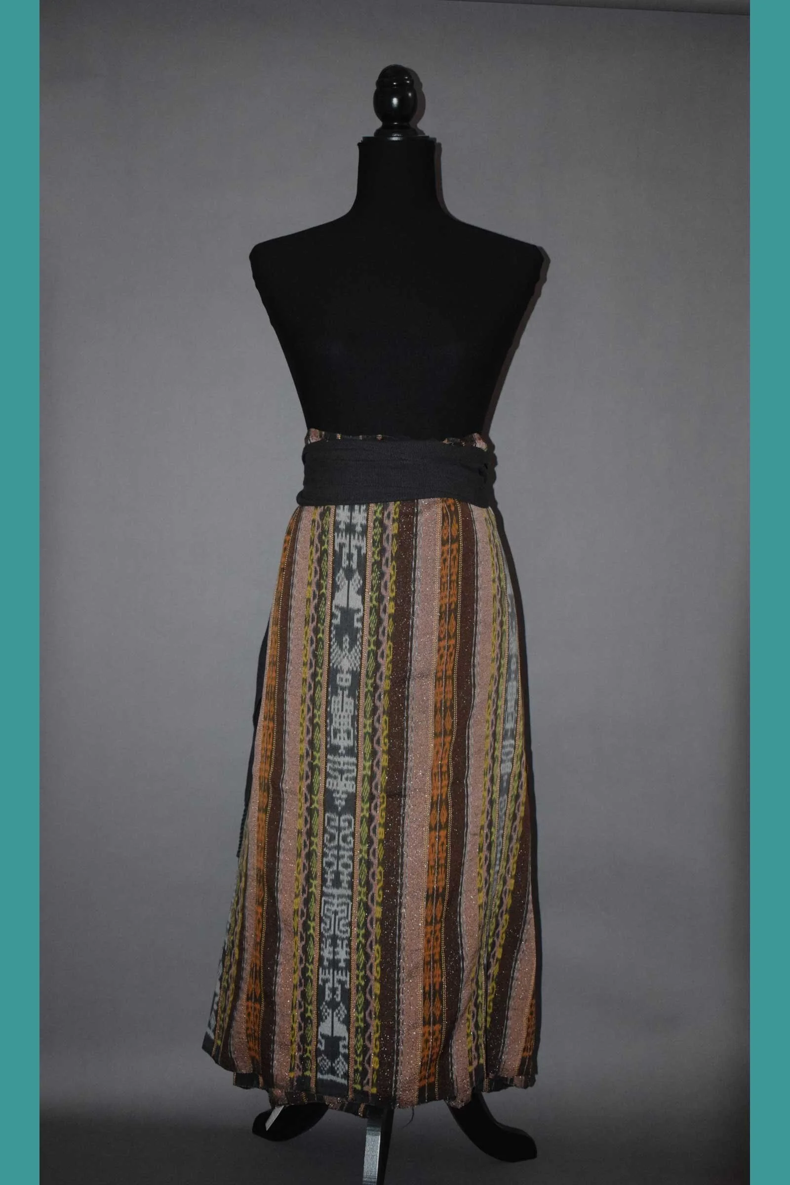 Corte with metallic stripes