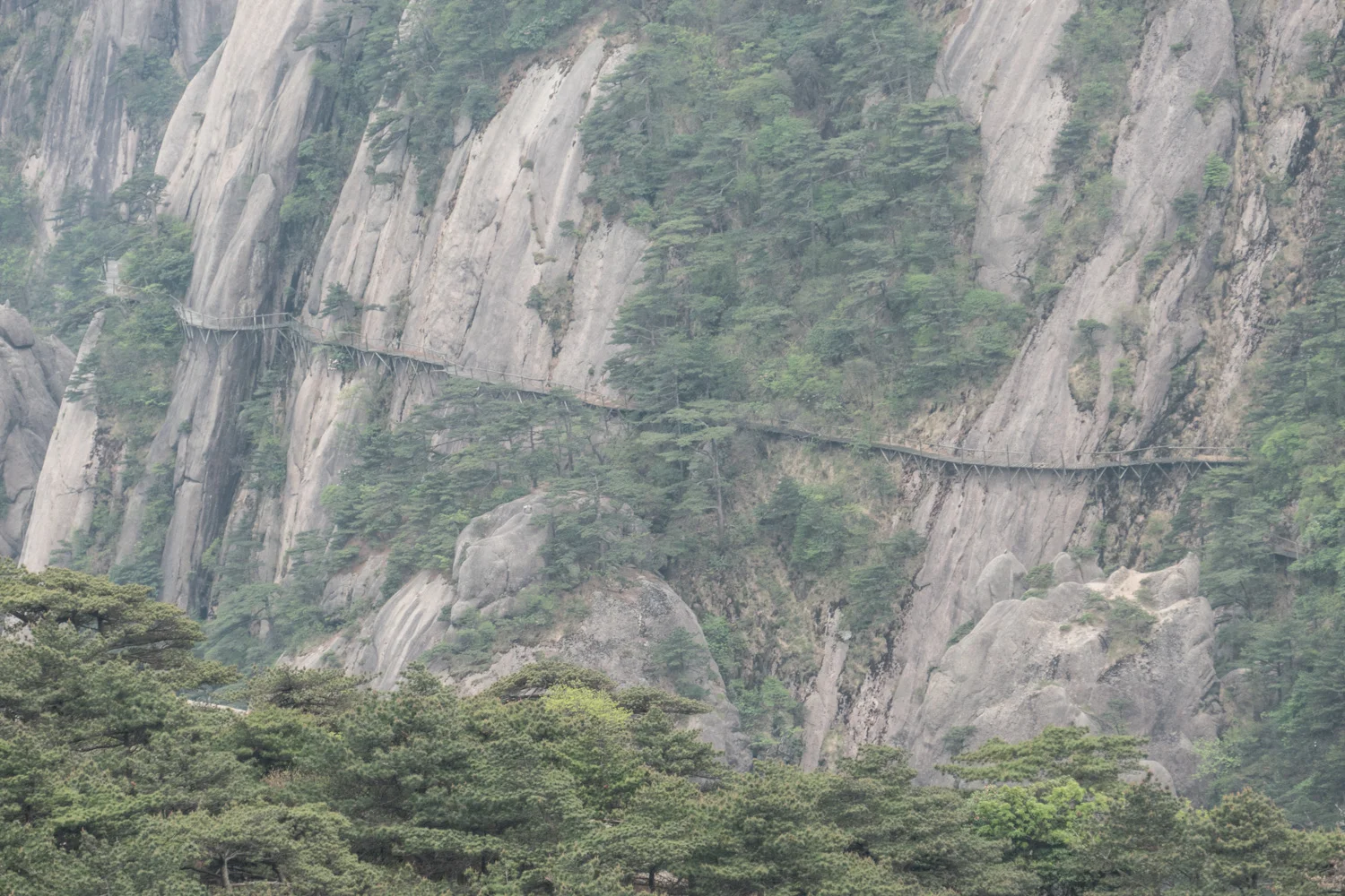 Cliffwalk across the valley