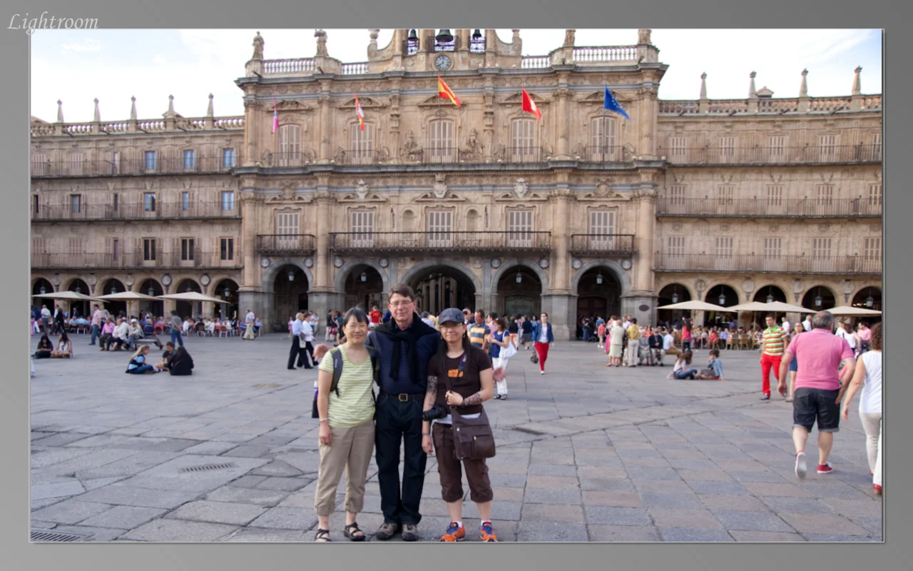 Meeting Doug Oliver, organizer of the course, in the Plaza Mayor