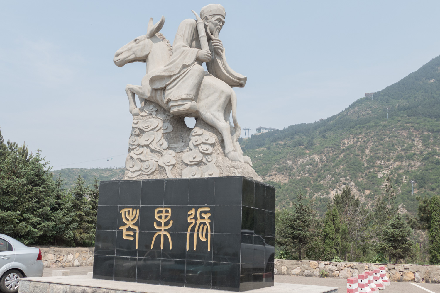Statue of Zhang Guodao (張果道), the hero of Hengshan who with his donkey defeated a tiger on the mountain