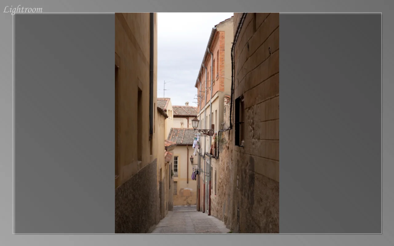 Narrow alleyway of Segovia