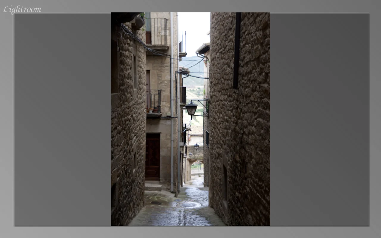 Narrow alleyways in Sos