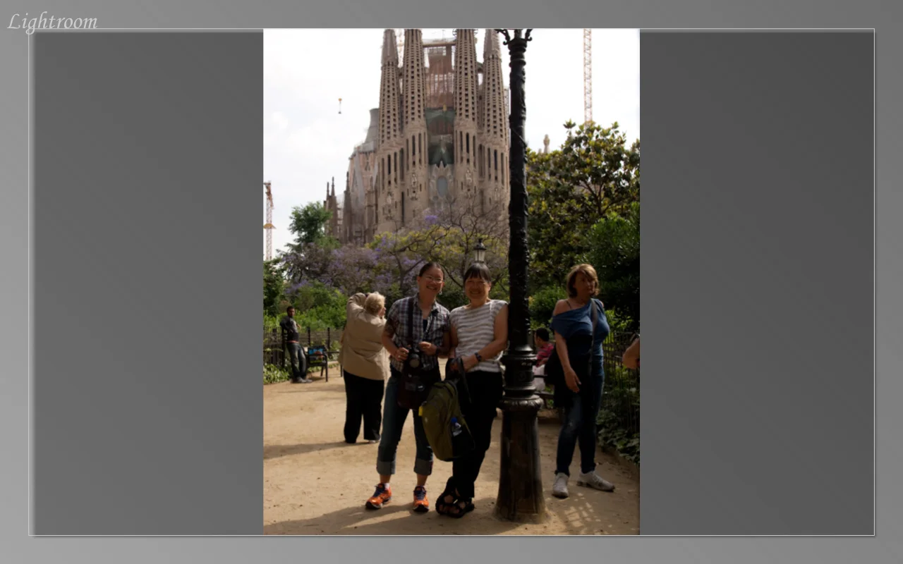 Lil and Laura in front of the Sagrada Familia