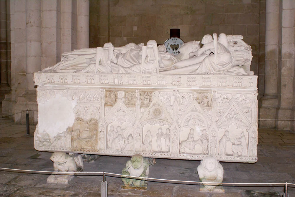 Tomb of the murdered wife of Pedro, Ines de Castro. The tomb rests on human figures that represent her killers.