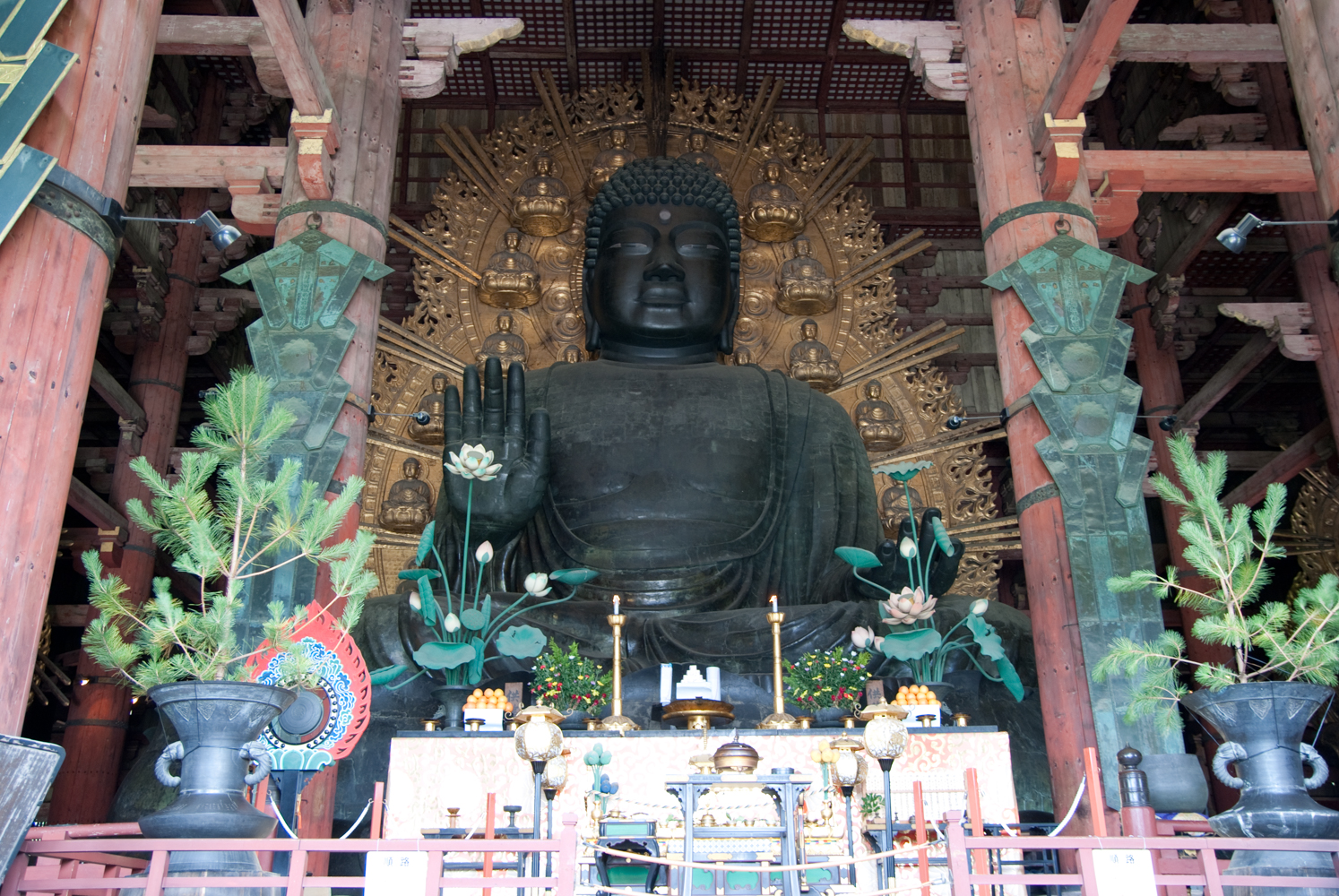 Daibutsu: reputedly the world's largest bronze statue of Buddha