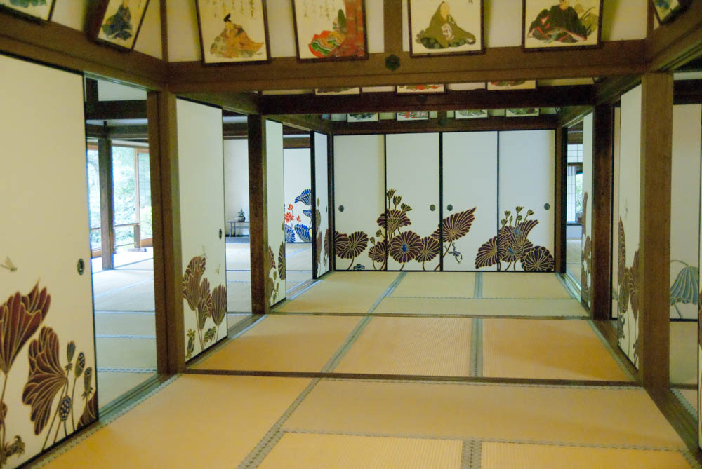 Inside the Shoren-in temple