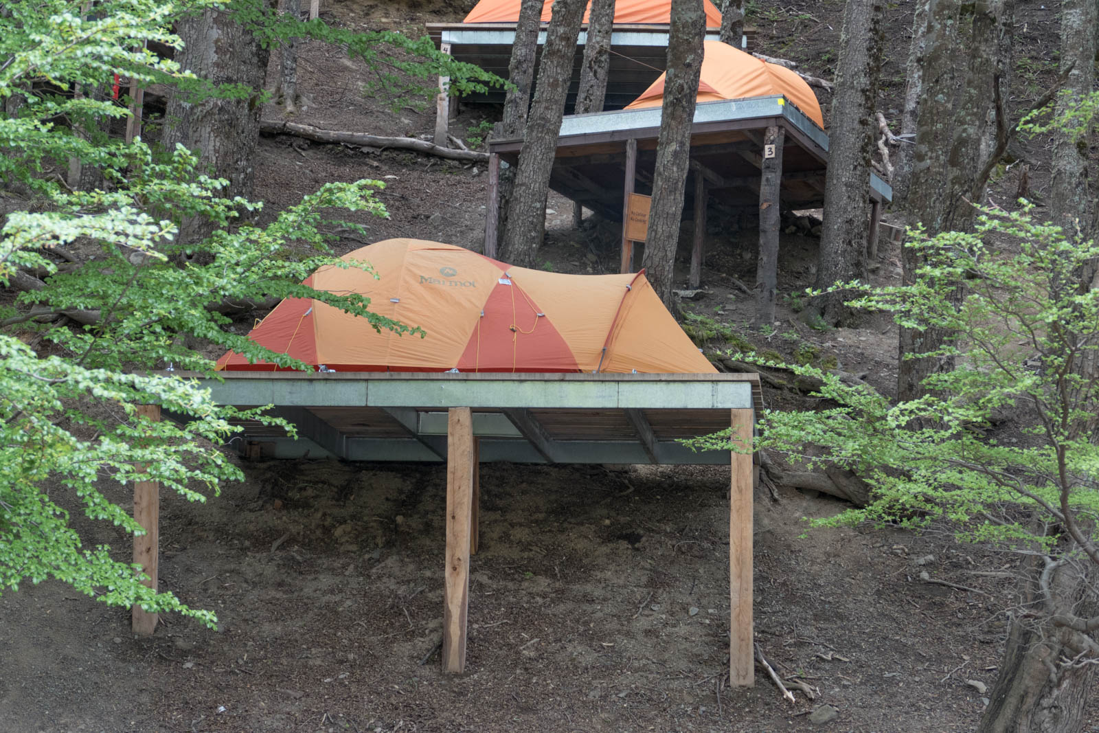 Camping sites at the refugio Chileno where flat ground is at a premium
