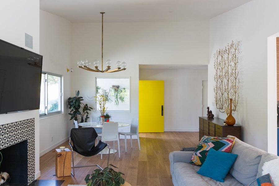 laurelcanyonhouse-residence-renovation-modern-livingroom-seating-lighting-table-chairs-color-laurelcanyon-barbarabestor.jpg