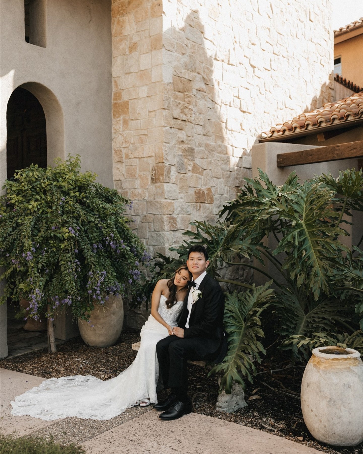 sweet moments from Micheal + Ellie&rsquo;s day 🫶🏼 can&rsquo;t wait to share more from this beautiful wedding in San Diego!! 

It was such an honor being there to capture your wedding day 🤍🤍

huge shoutout to the vendor team: 
Planning &amp; desig