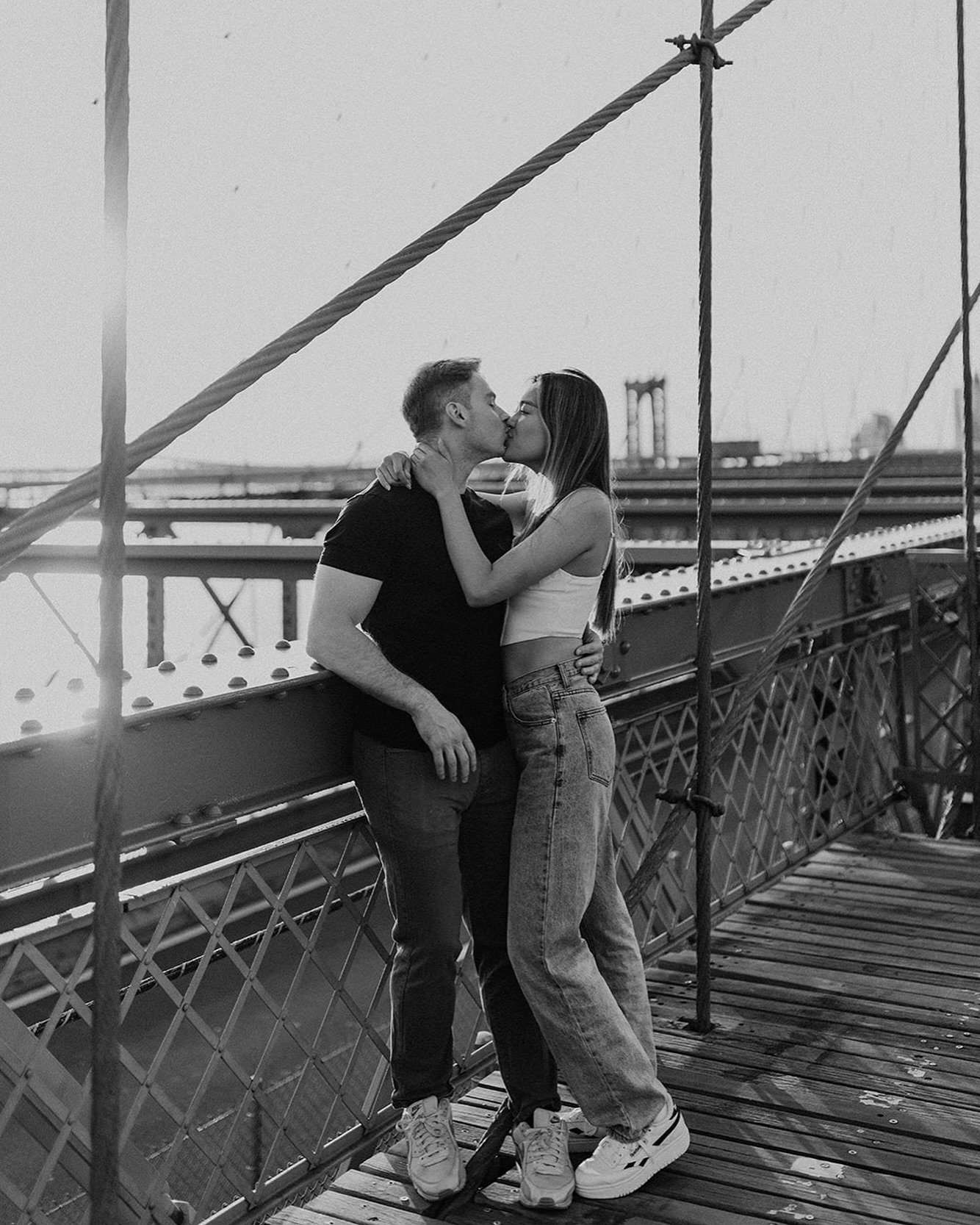 cuties on the Brooklyn bridge 🫶🏼 excited to be back in NYC this week!! 

#nycphotographer #nycweddingphotographer 
#nyccouples #nyclove #couplesinnyc #nyccouplephotography #newyorkcouples #nyclovestory #couplesofnyc #nycdatenights #nycphotosessions
