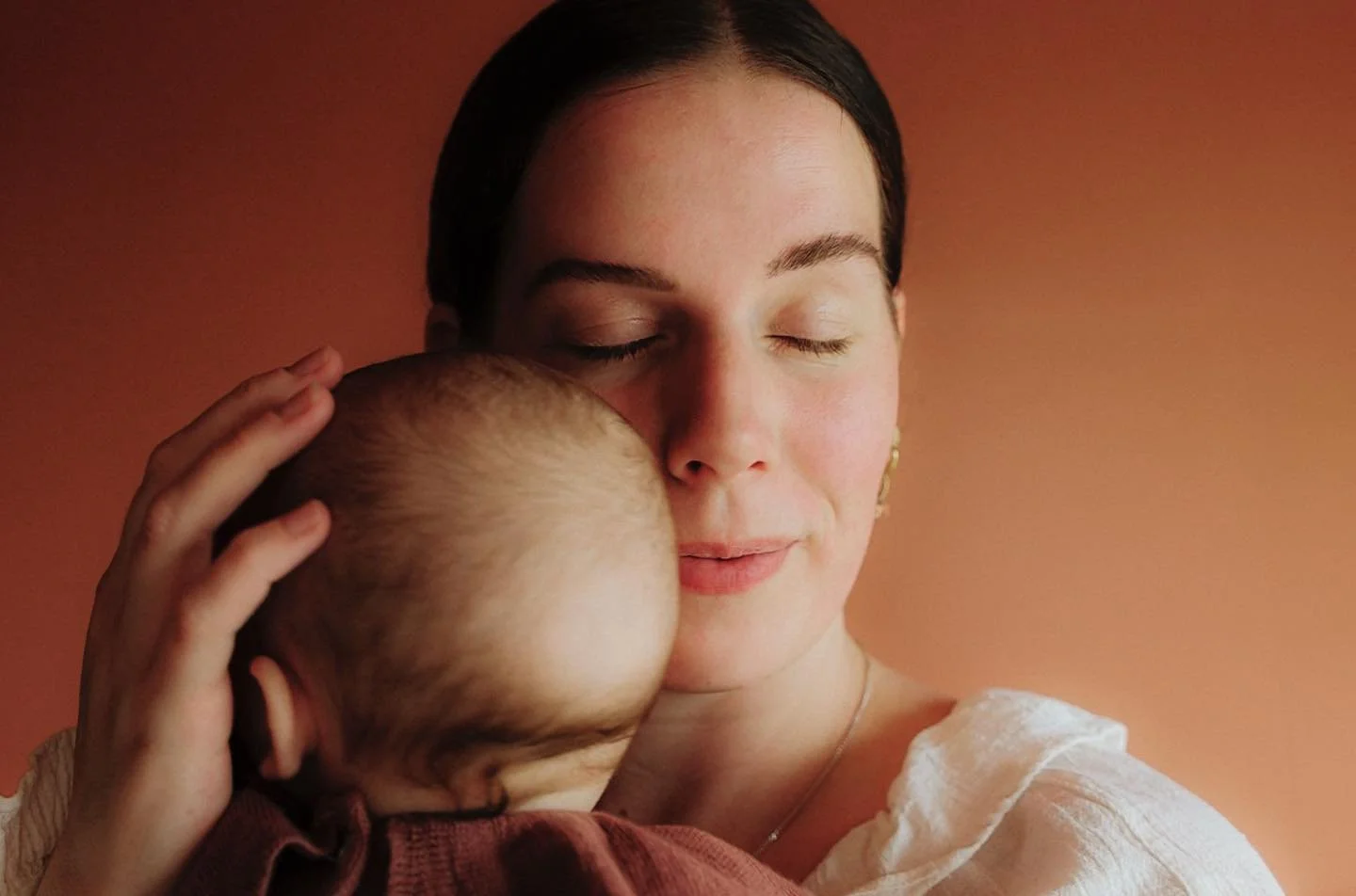 Ik kan je veel vertellen over 2025. 

Over een jaar vol contrasten en hoe ik hierdoor gegroeid ben. Wat ik geleerd heb van de harde lessen en hoe ik het -vanaf nu- h&eacute;lemaal anders ga doen. 

Maar alle woorden die ik zou kunnen schrijven.. vall