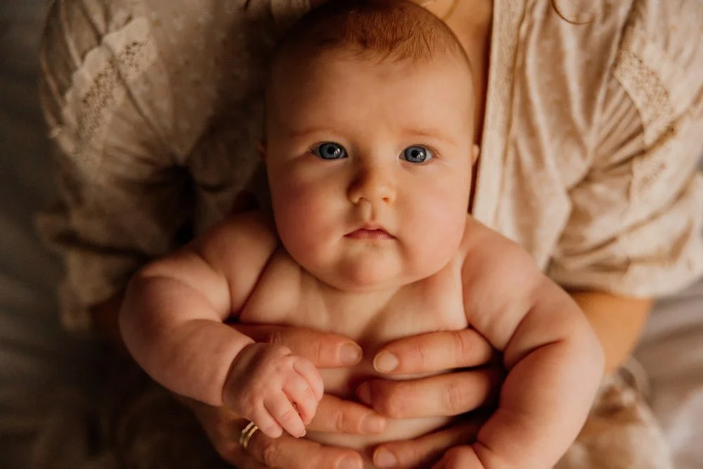 Creatief werk staat voor mij niet los van wie je bent.
Het &eacute;chte kunstenaarschap is immers geen trucje.

Het is wat je zelf vormt, laag voor laag, door jarenlange ervaring, keuzes en twijfel heen.

Leren van anderen is logisch. Dat hebben we a