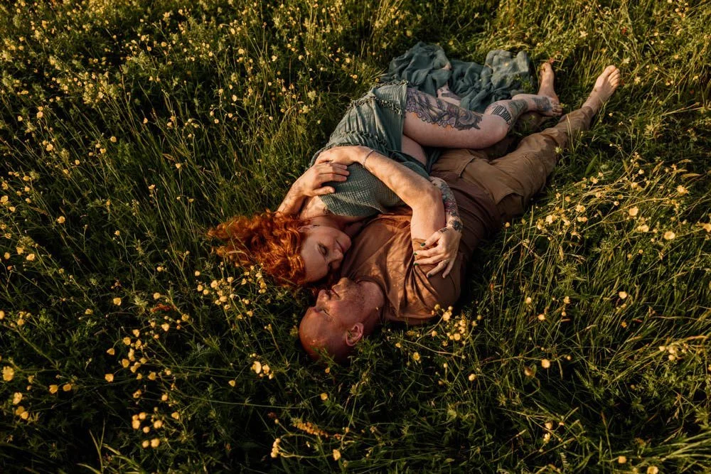 Ze was mijn eerste &eacute;chte vriendin. 14 was ik, toen ik haar ontmoette. Vanaf toen spendeerde ik vele weekenden bij haar thuis. Waarschijnlijk wist ze niet wat een veilige haven ze voor me was. Hoe zij, met haar vriendschap, een zelfgekozen fami