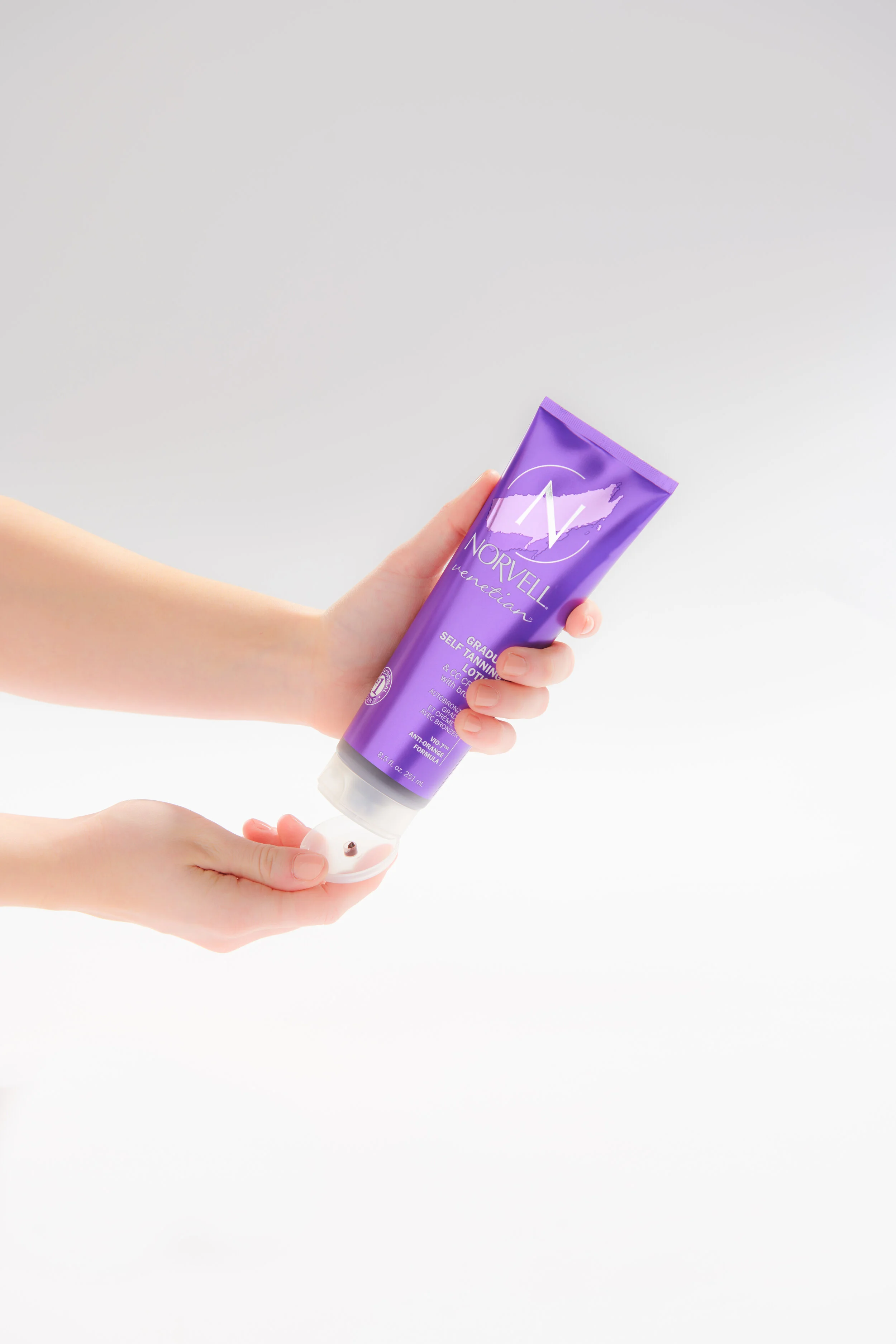 Norvell_Product_GradualSelfTanningLotion_04.jpg
