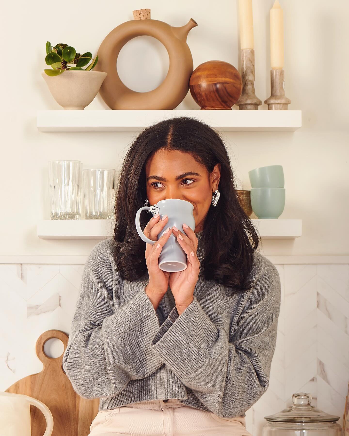 Start the week off right. Uplifting and productive are the vibes we are sending out! ☕️✨

Beautiful shoot with @theteaspot and @facteurpr 
Model @alex_gaines