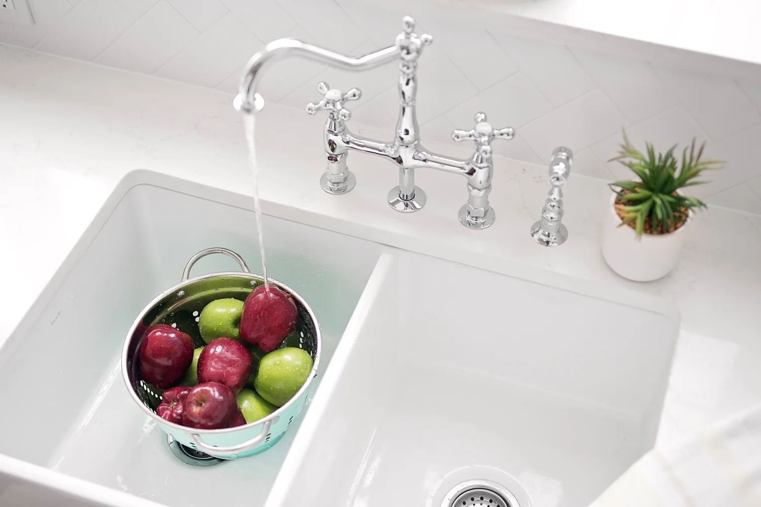 Long beloved for their visual appeal and ergonomic functionality, the farmhouse sink is a go-to choice in contemporary kitchen design. Also known as apron sinks, or apron front sinks, these large kitchen basins were often found in rural homes of decades past. They were originally designed for comfort; for people who spent long hours at the sink, ergonomics were important – the apron front’s forward orientation eliminated the countertop that caused them to lean forward and strain more than necessary.