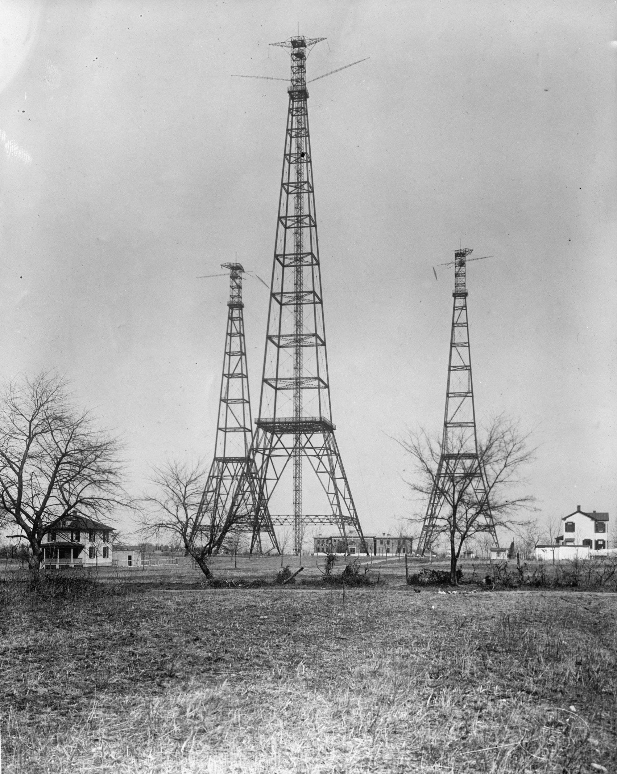 Arlington_Virginia_-_US_Navy_radio_towers_-_c_1917.jpg