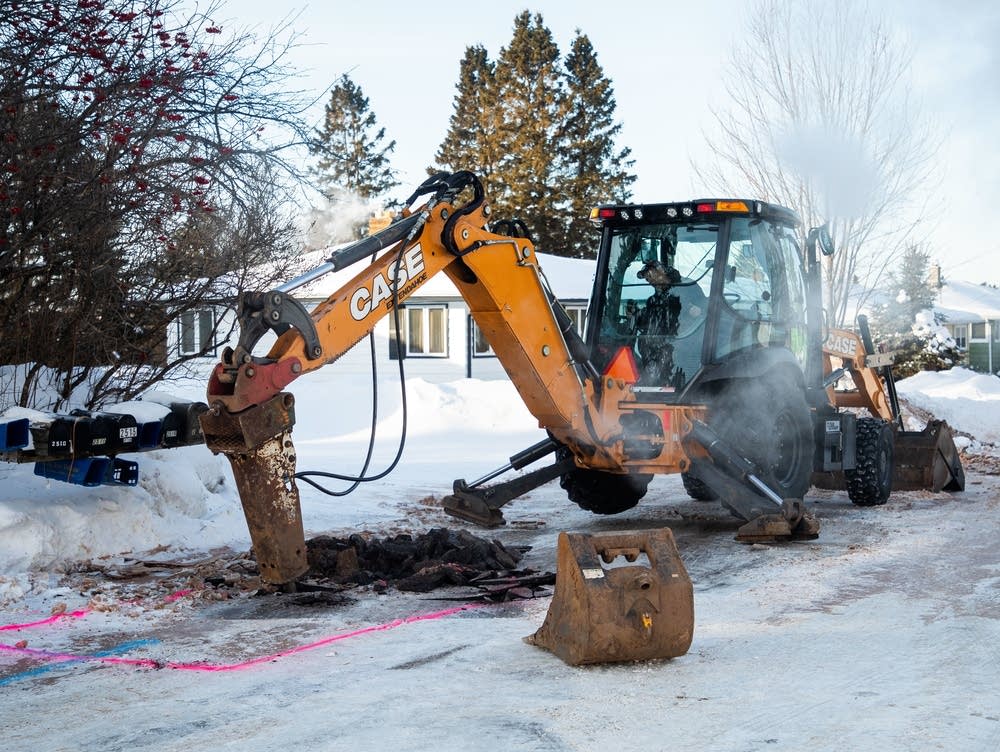 City of Duluth workers dig into Harvey Street Wednesday, Jan. 30, 2019, after a water pipe burst during temperatures around 30 below zero. Derek Montgomery for MPR News