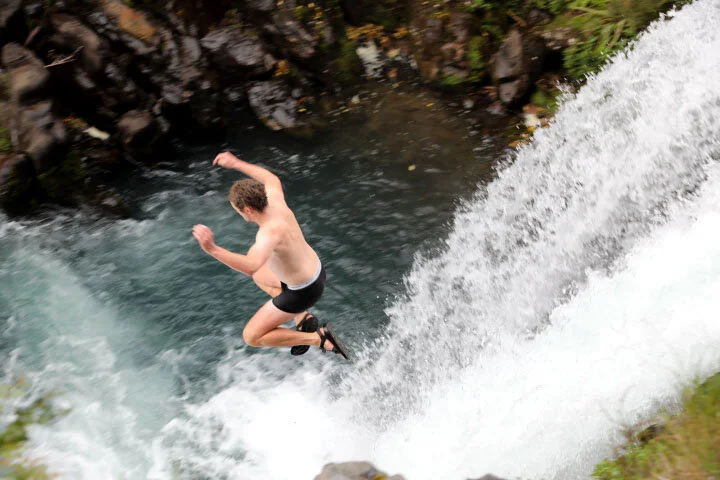 0d50ef65e92d20fc-3_jump.jpg