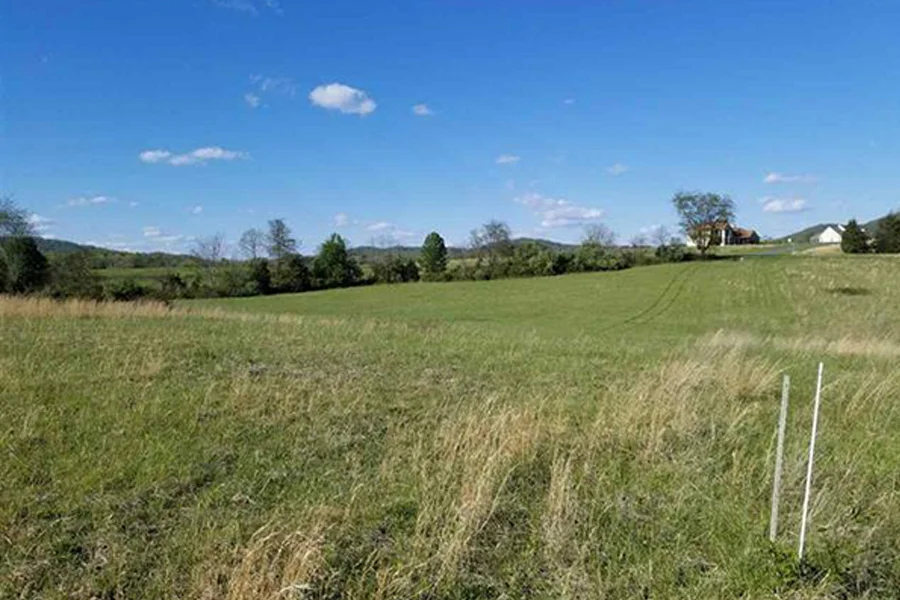 7.9 acres.jpg