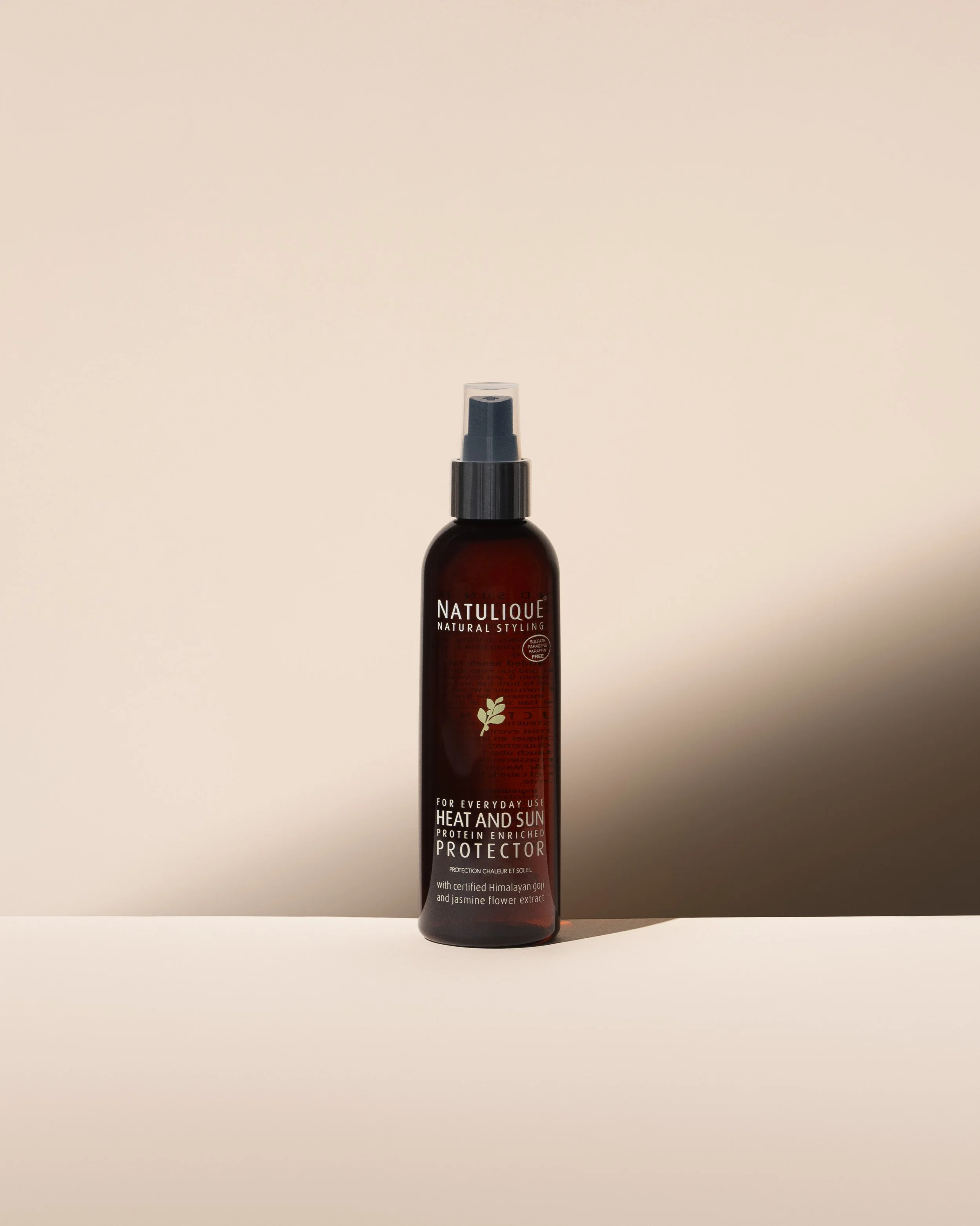 NATULIQUE-HEAT-AND-SUN-PROTECTOR-SHADOW-CONTEXT-4x5.JPG