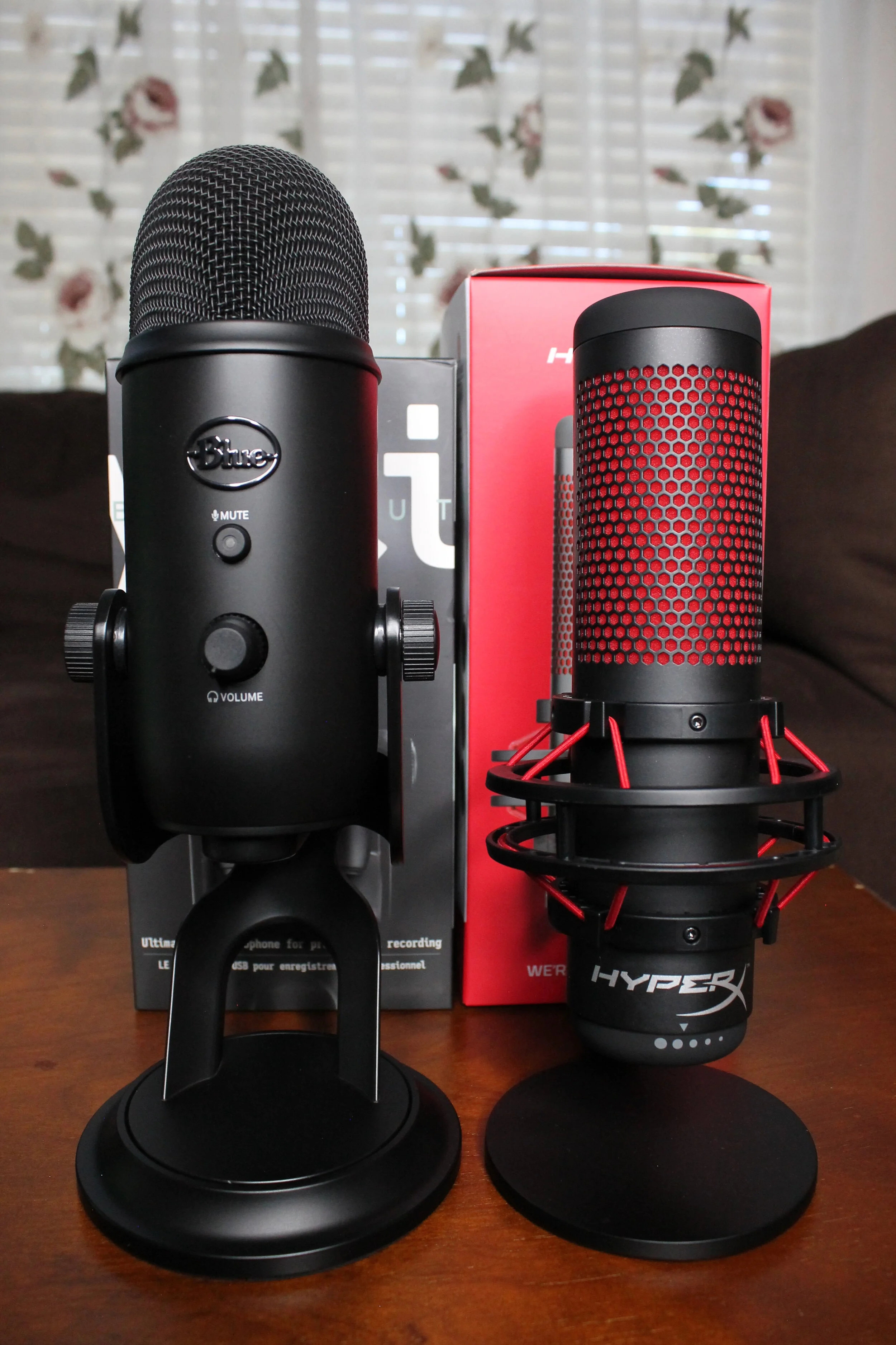 Troubled bag Spekulerer Blue Yeti vs HyperX QuadCast — Stream Tech Reviews by BadIntent