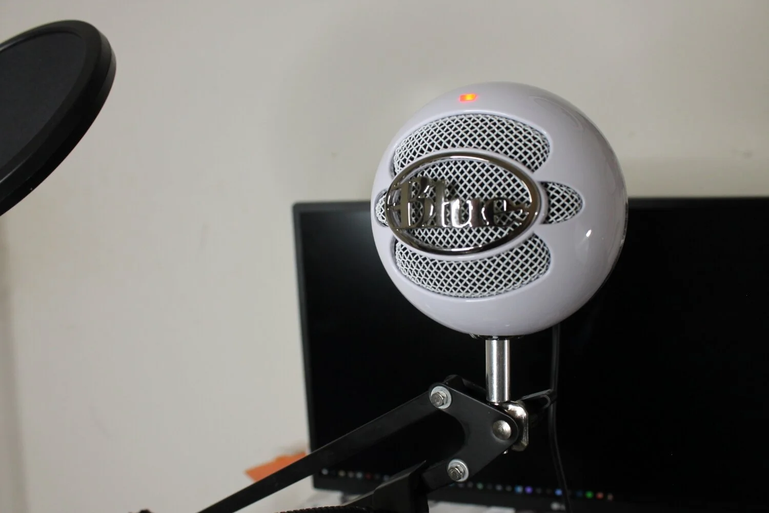 Blue Yeti vs Snowball vs Snowball iCE — Stream Tech Reviews by BadIntent