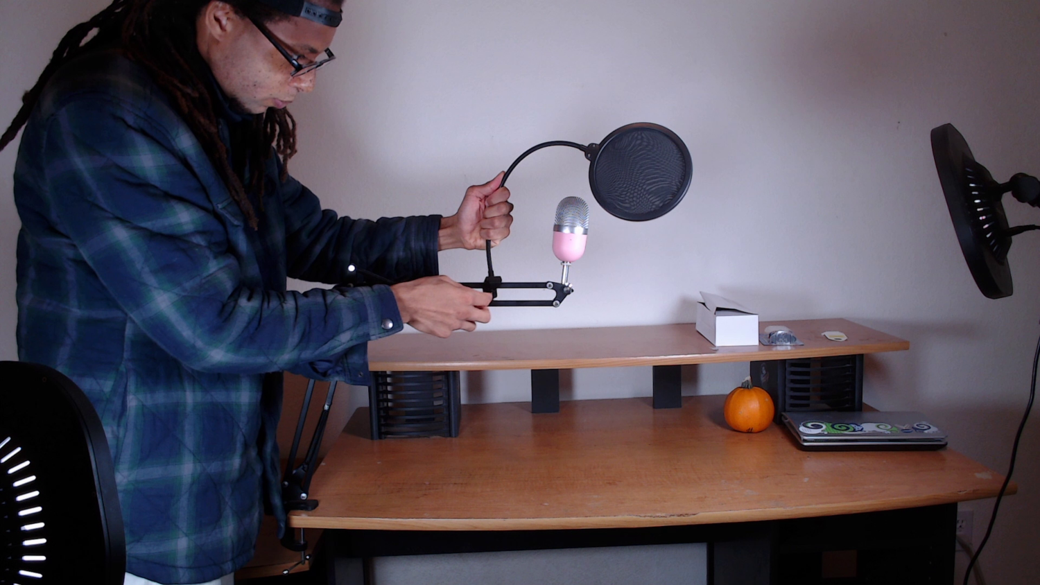 How to Reduce Microphone Background Noise [with Blue Yeti examples