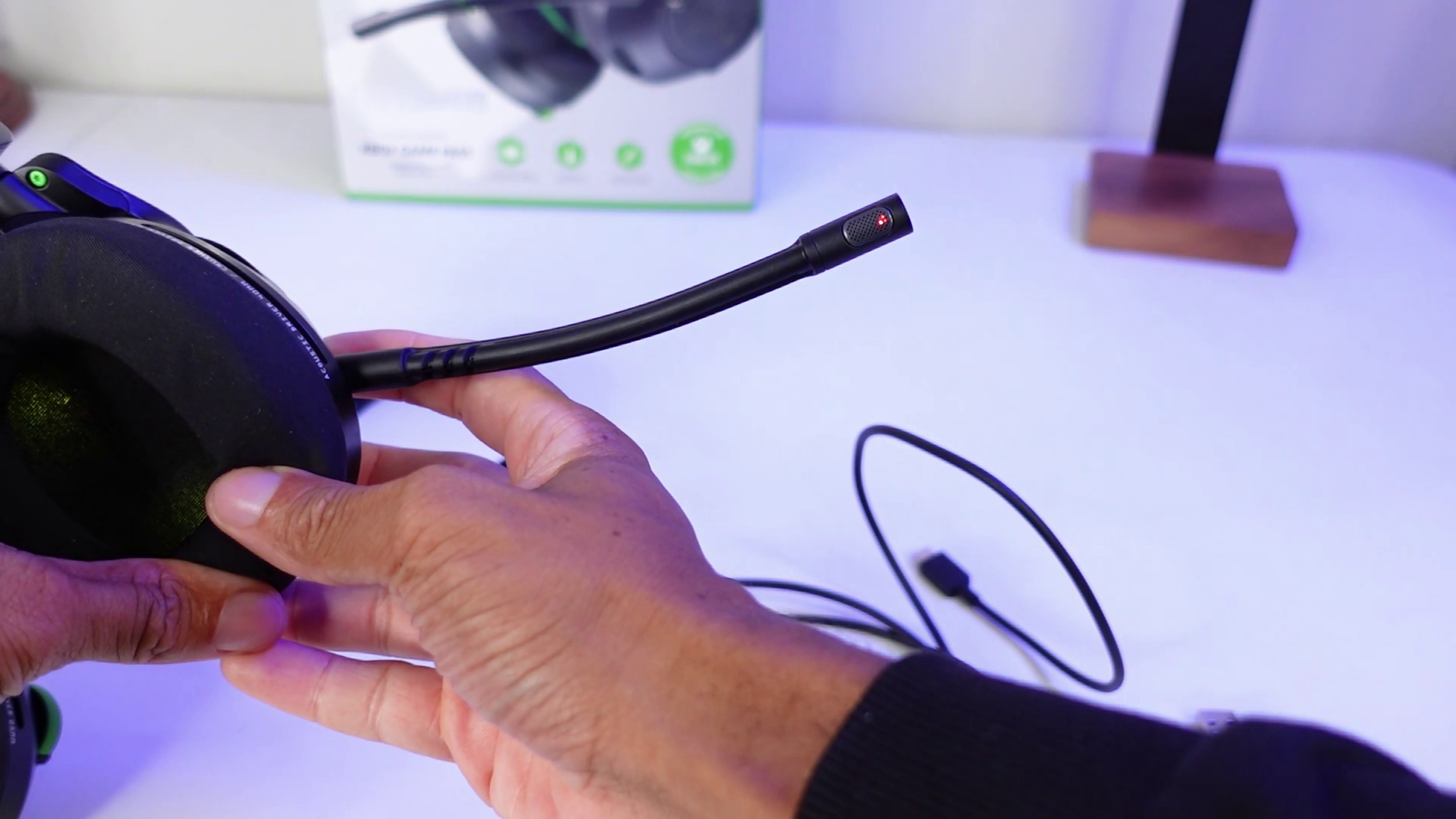 image of mic attached on plyr 720