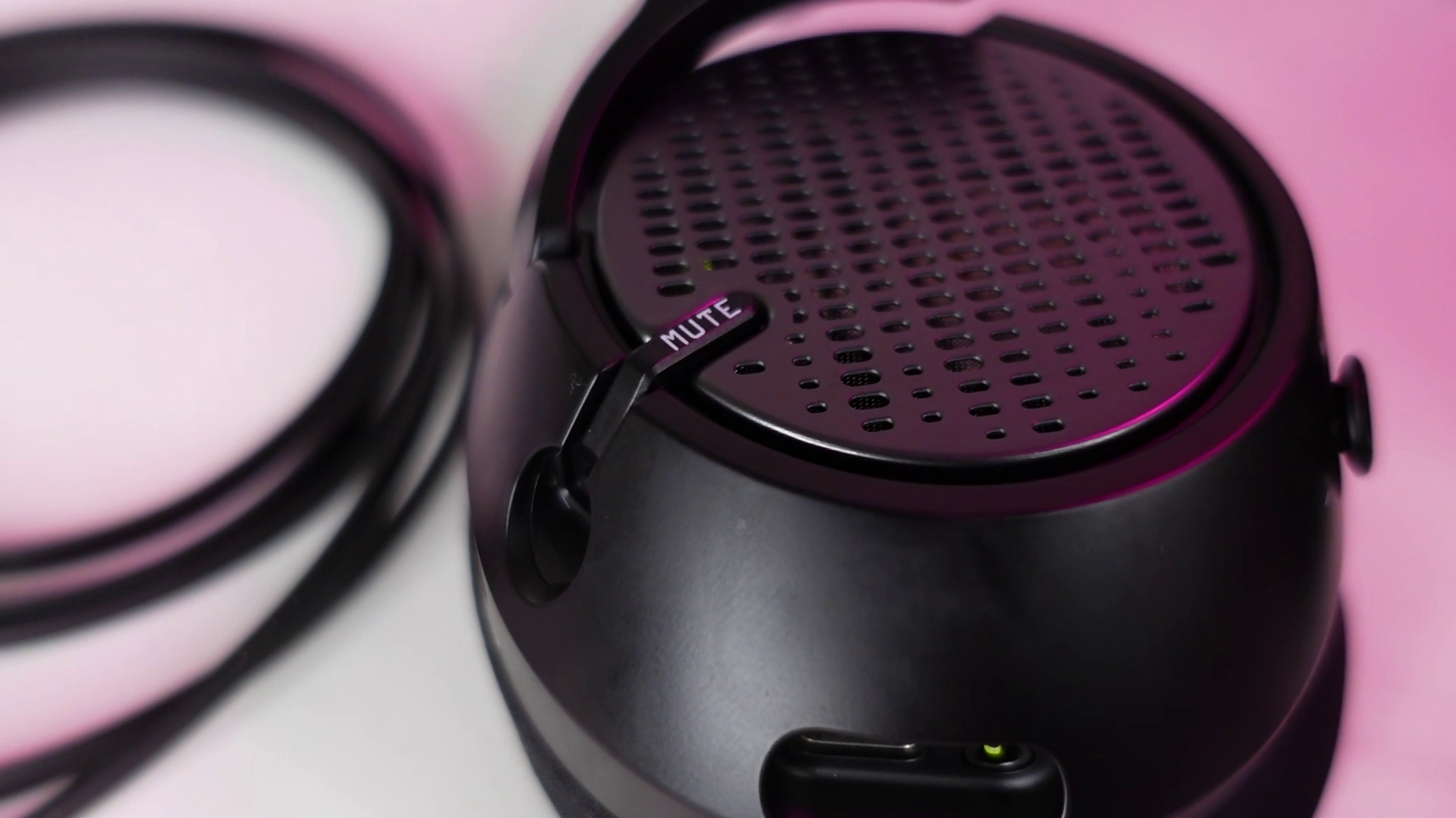 image showing mic mute button on plyr720