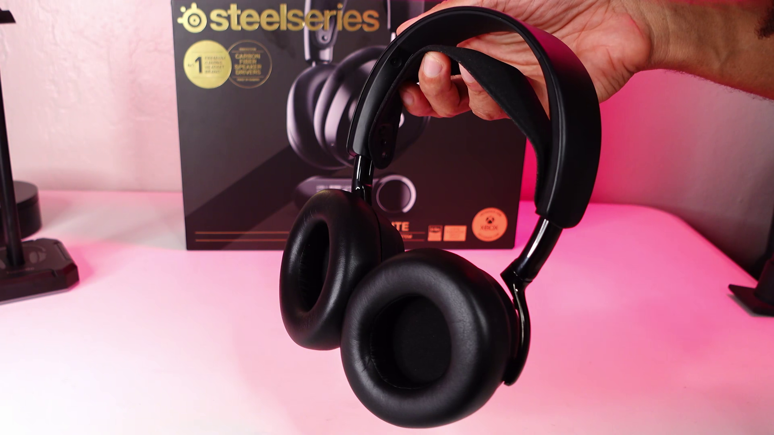 pleather earpads and suspension headband