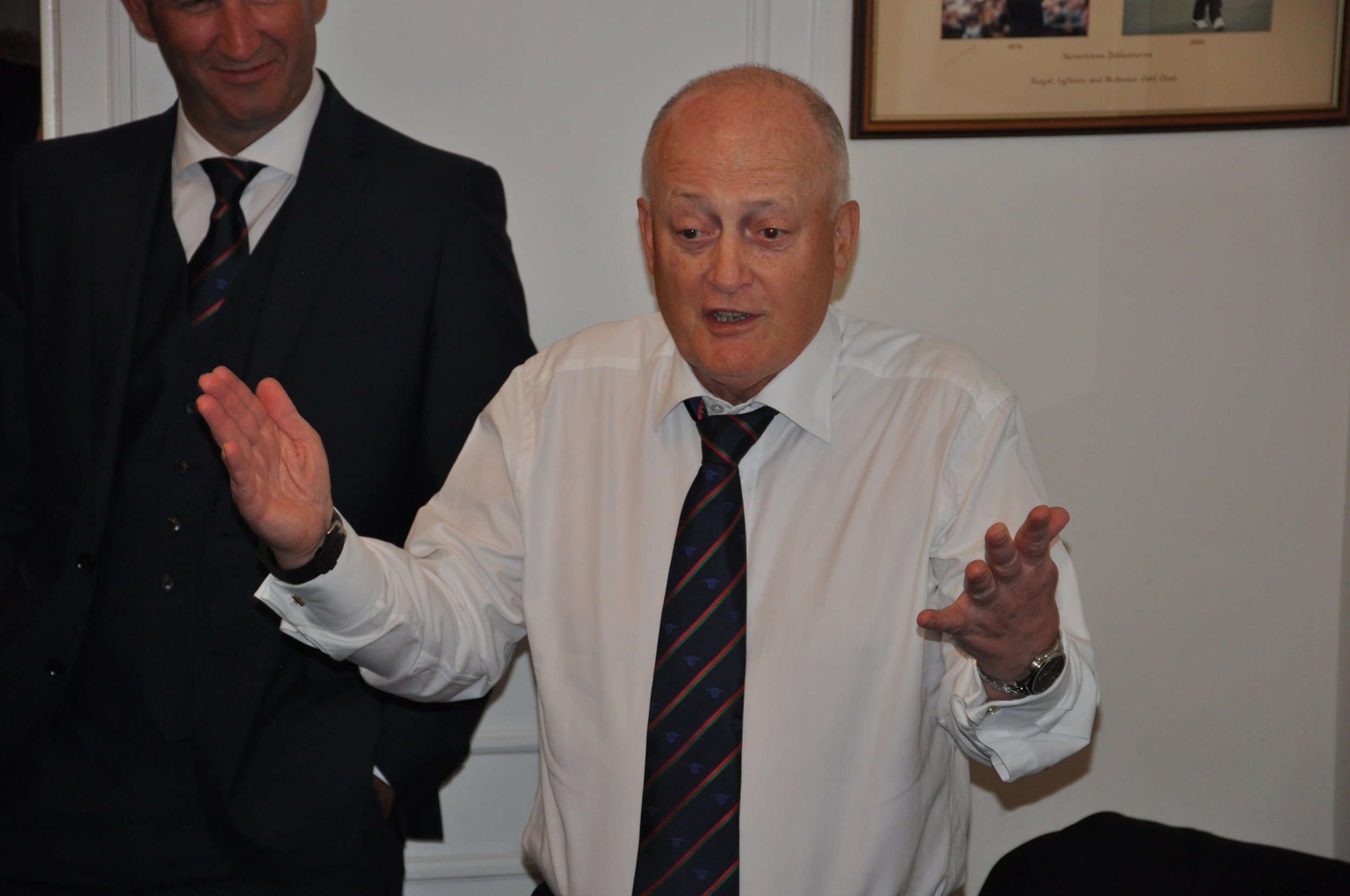 Ron on the Road to Dundee (1).JPG