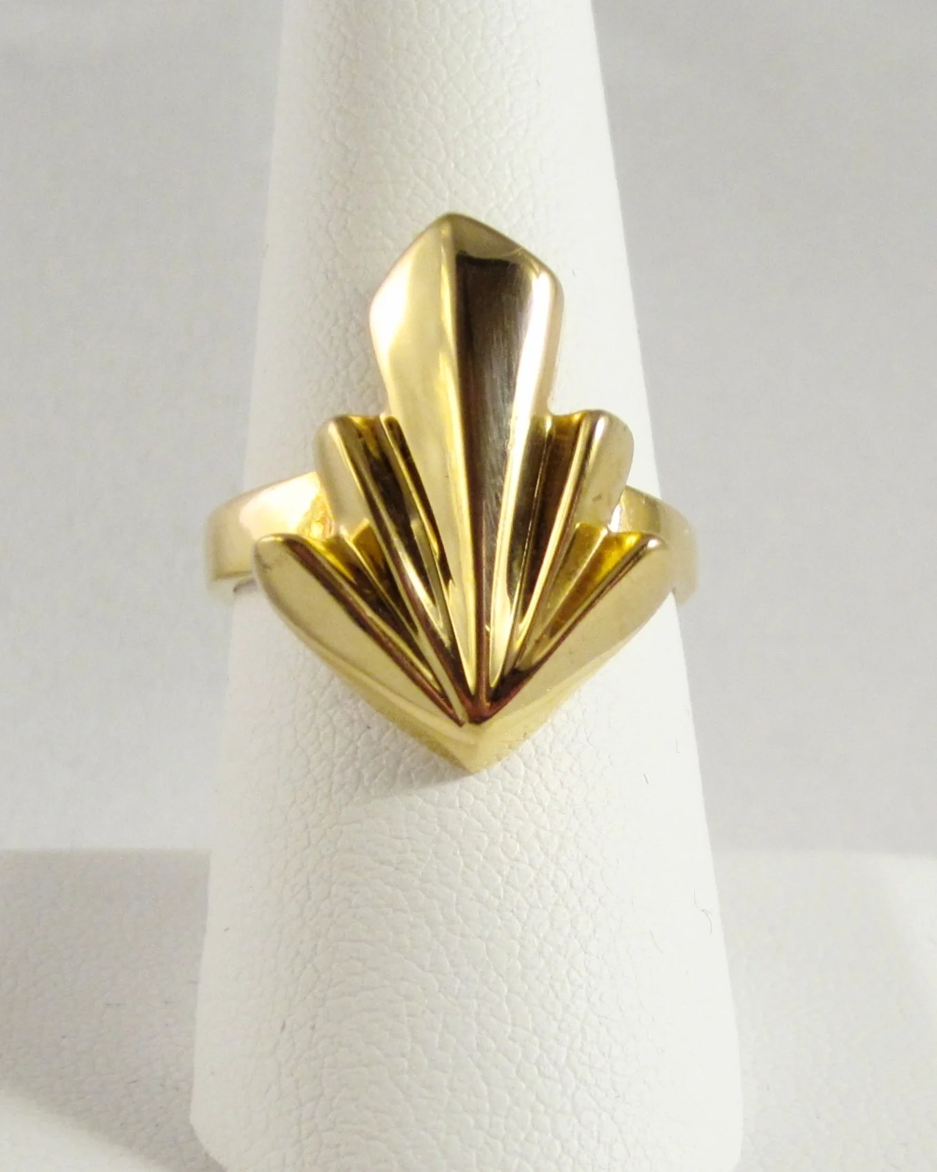 Art Deco Ring in Gold R-DecoGF .JPG
