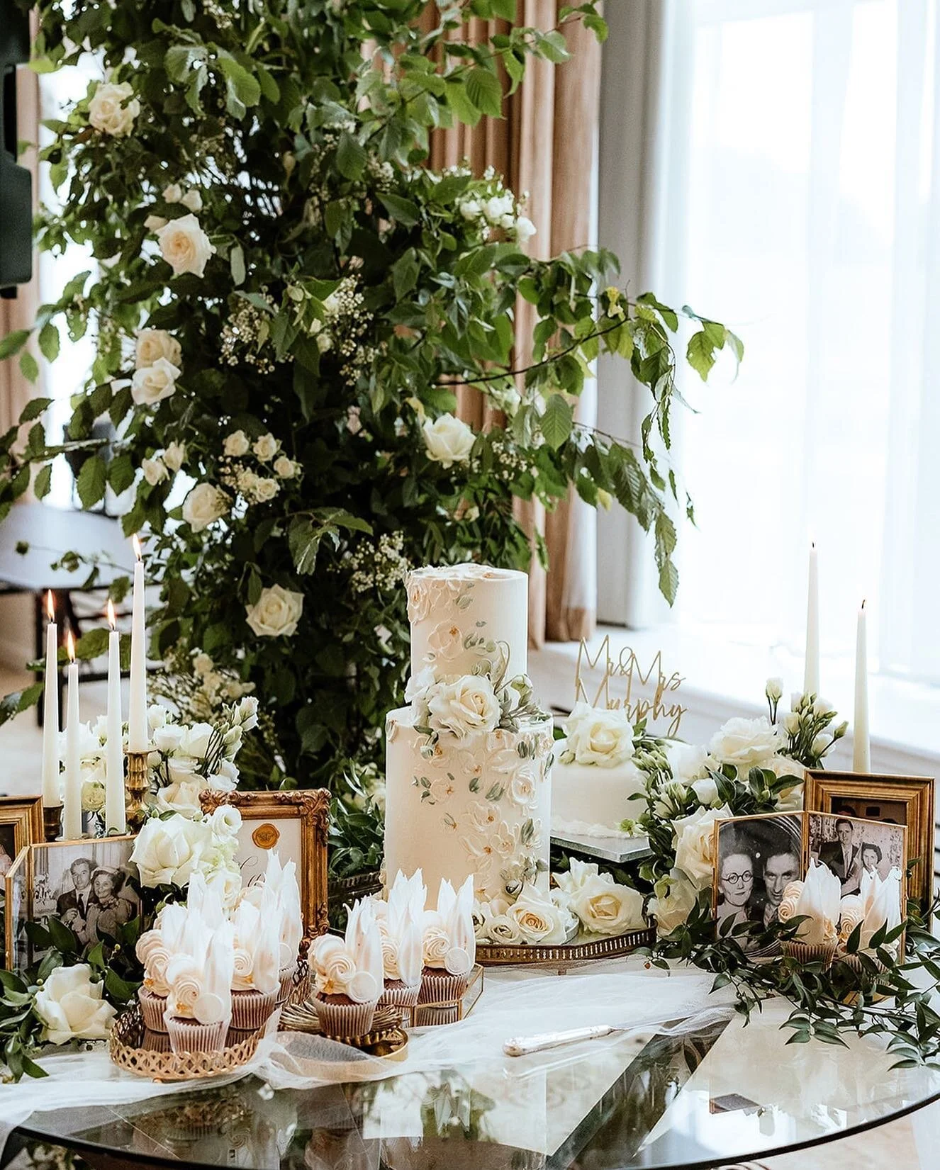 For S+L 🤍

Incredible cake table set up by @mscupcakecork.

_
Styling + design: @primrose_weddings_events 
Cake: @mscupcakecork
Florist: @flowers_from_the_secret_garden
Captured by: @sosacphoto
Venue: @castlemartyrresort

#weddingplanning #weddingpl